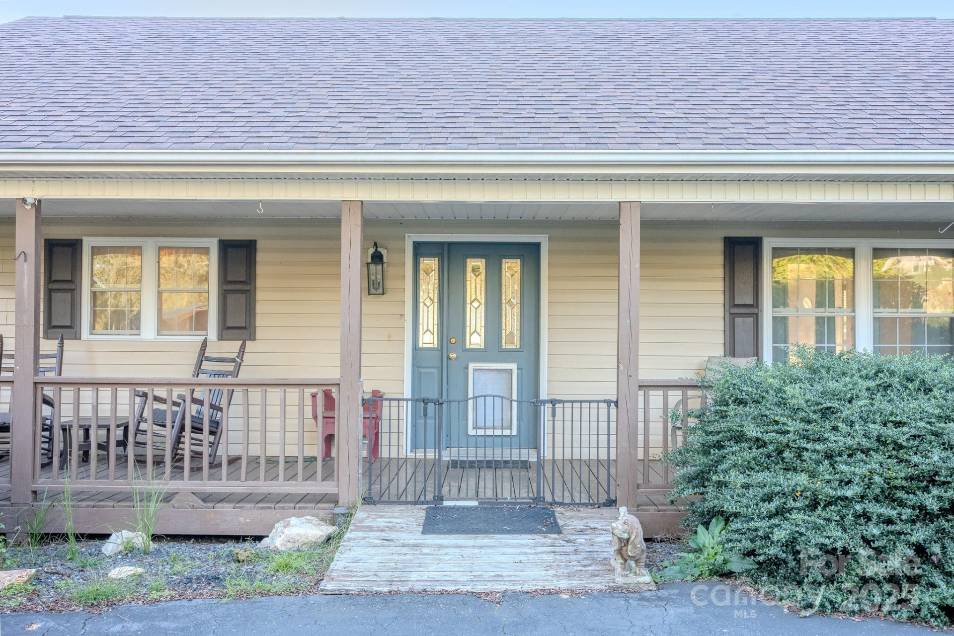 565 Overlook Drive - Photo 2