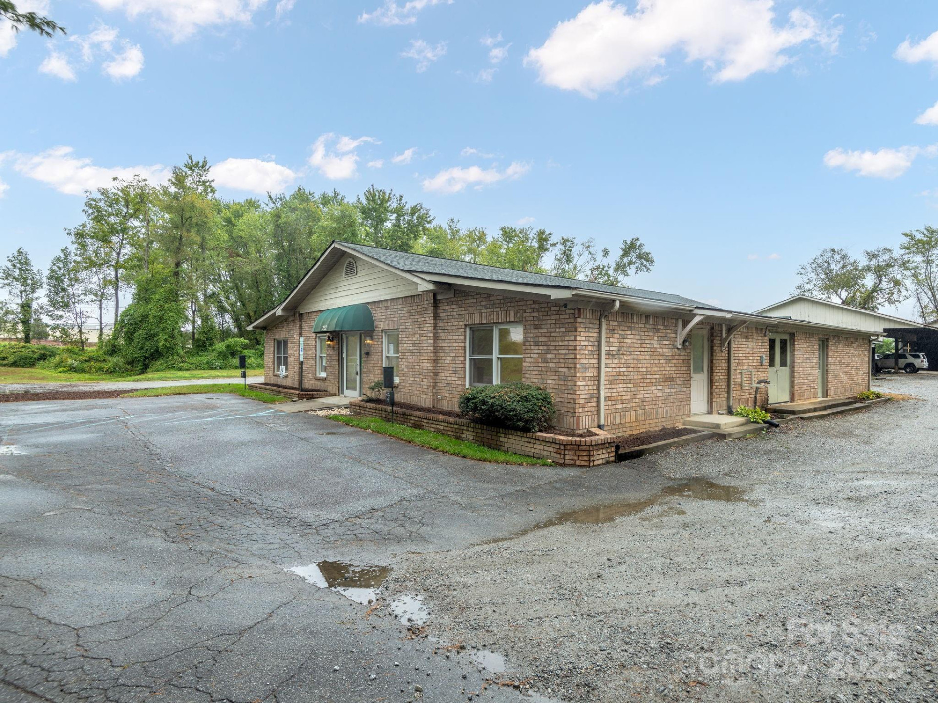 732 Jonesborough Street - Photo 3