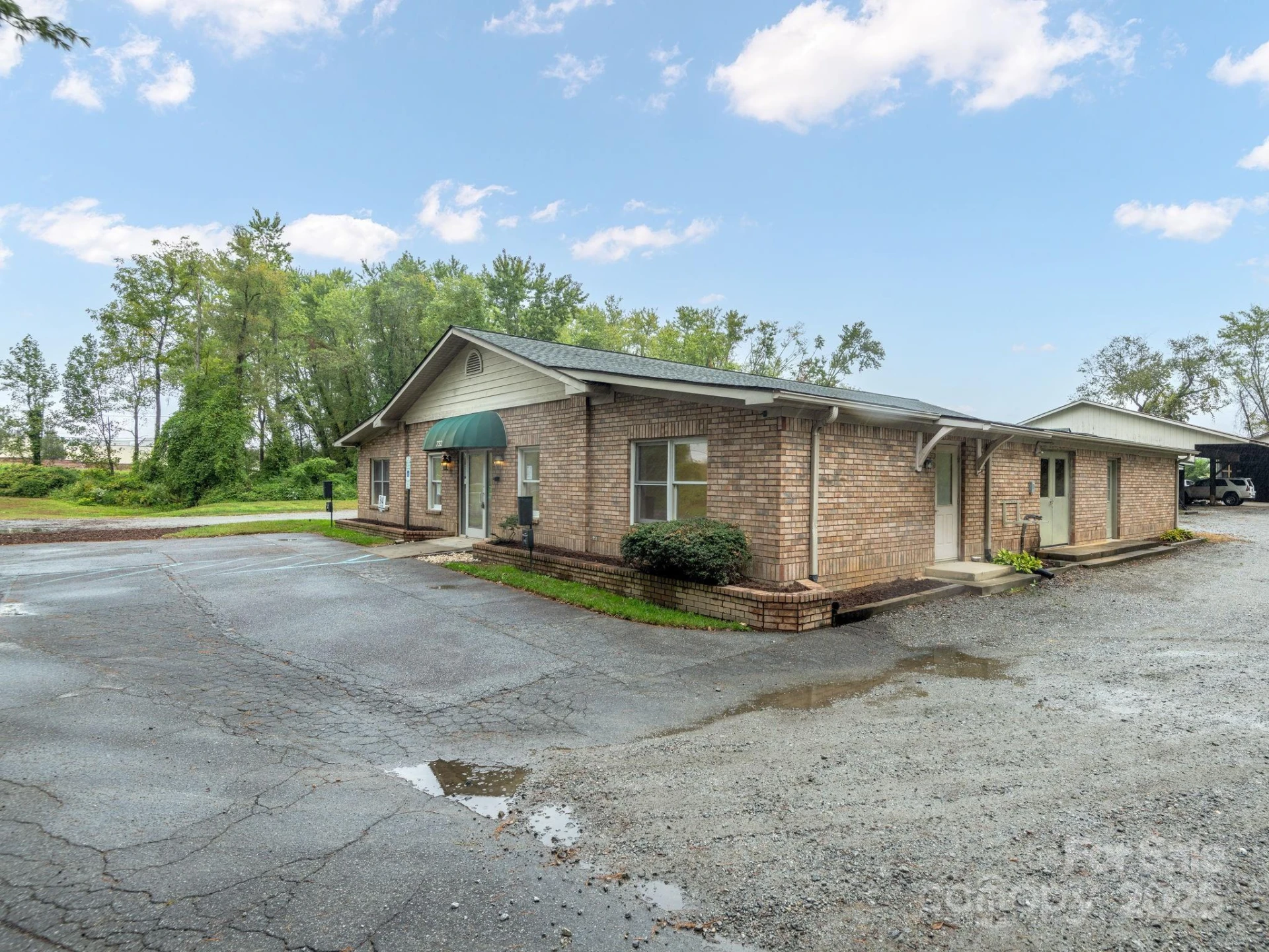 732 Jonesborough Street - Photo 3