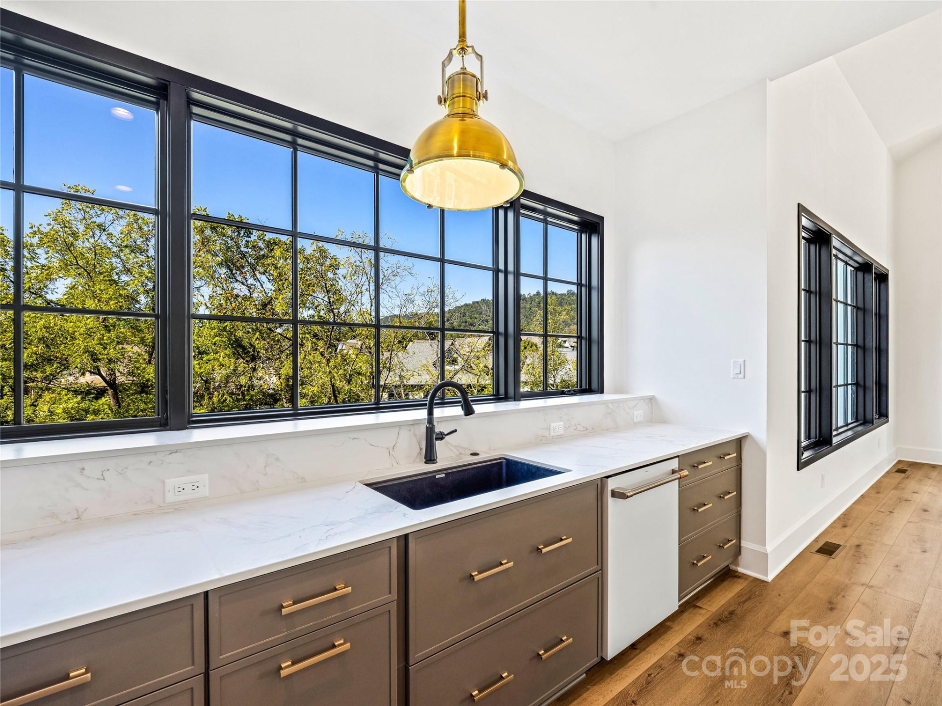 21 Evian Court - Photo 12