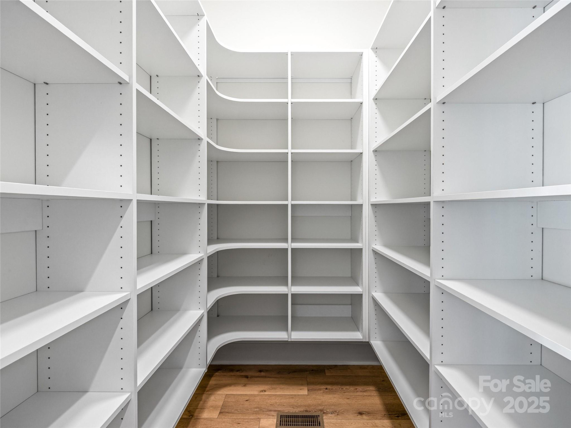 21 Evian Court - Photo 16