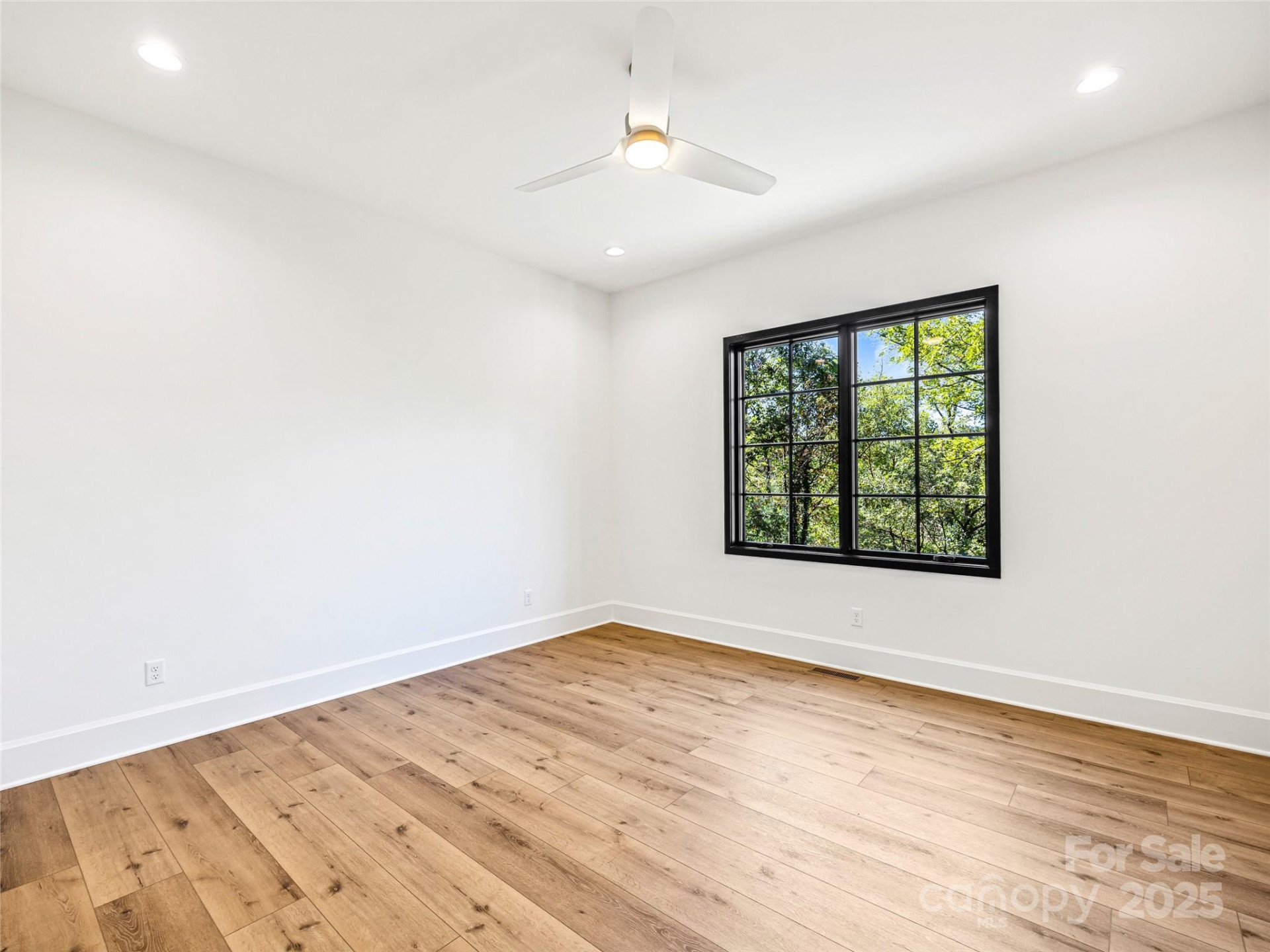 21 Evian Court - Photo 34