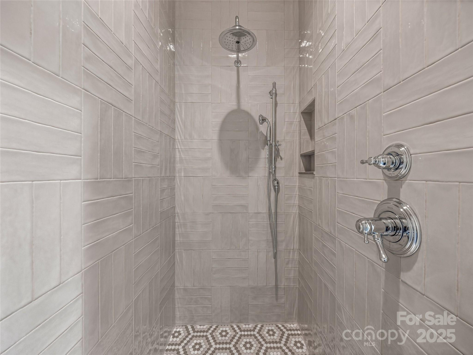 21 Evian Court - Photo 36