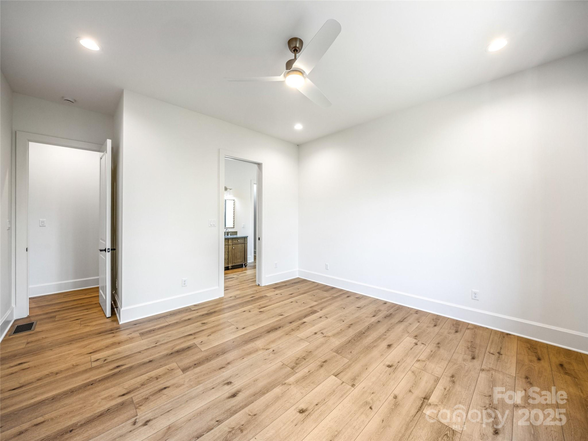 21 Evian Court - Photo 38