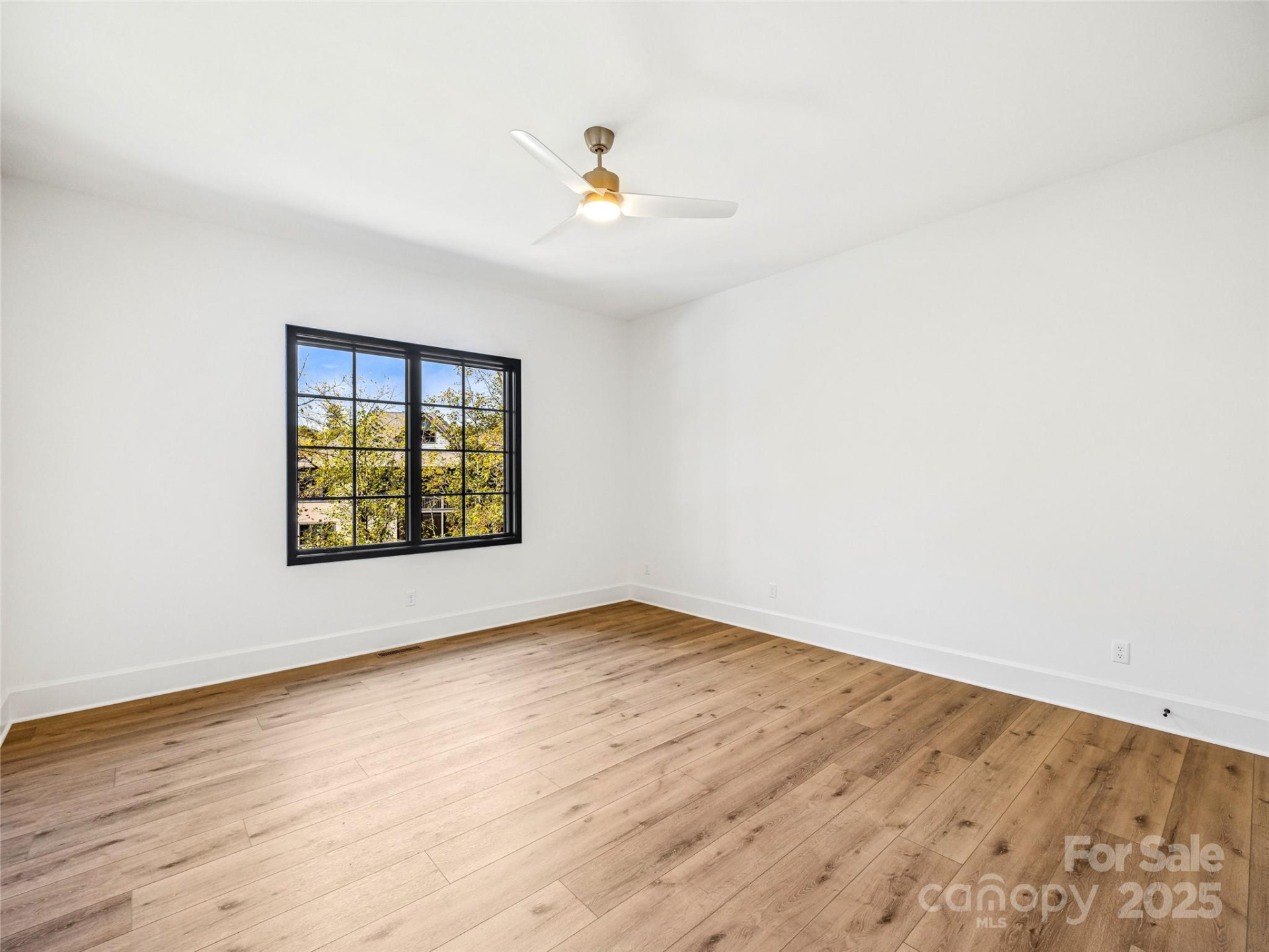 21 Evian Court - Photo 40