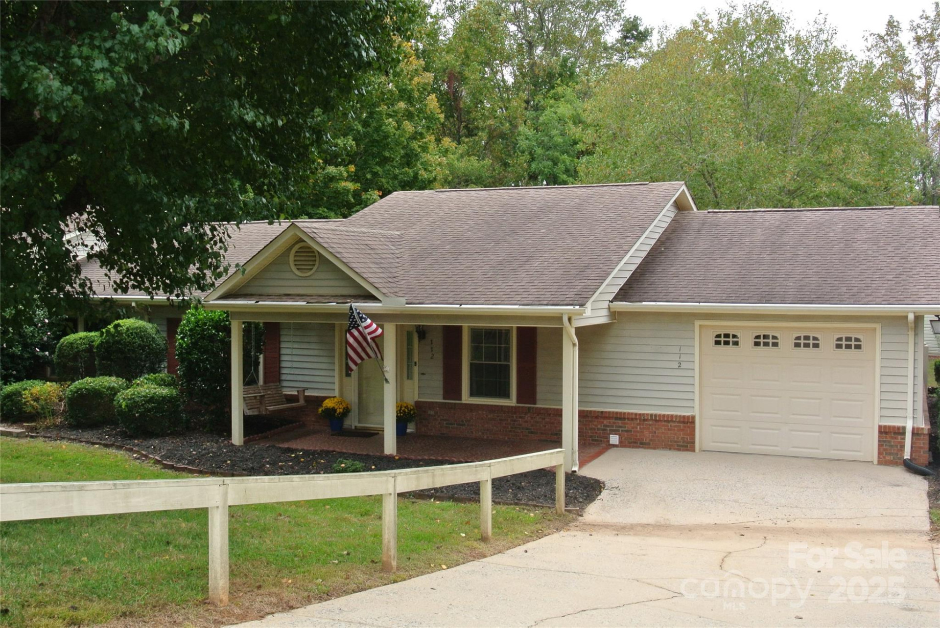 112 Holly Court - Photo 2