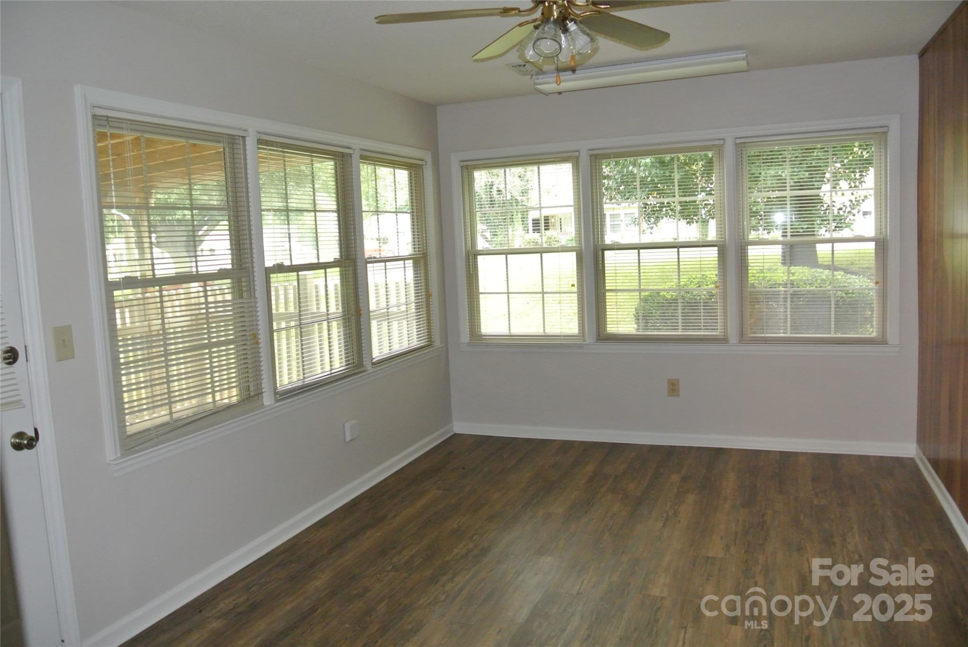 112 Holly Court - Photo 11