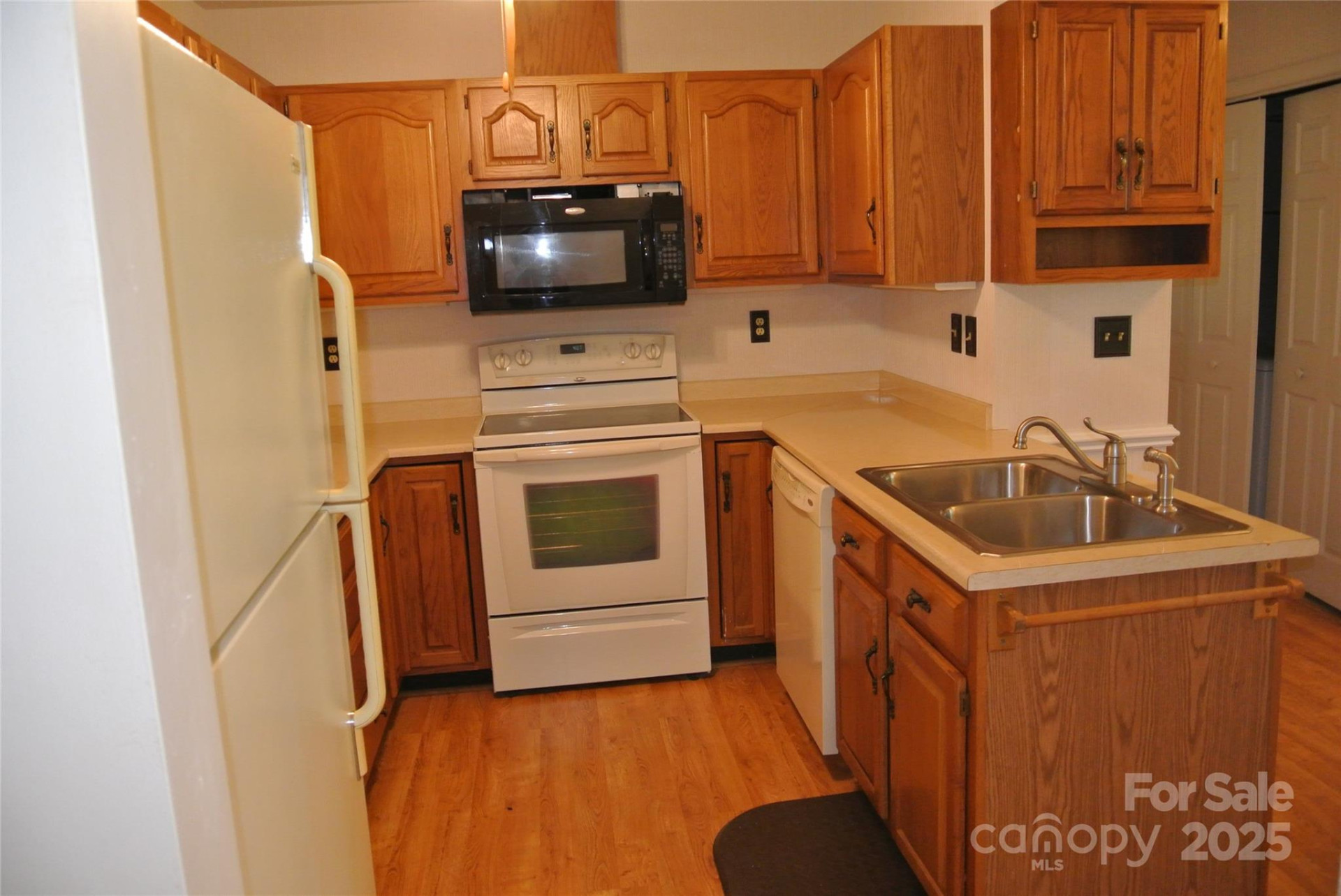 112 Holly Court - Photo 7