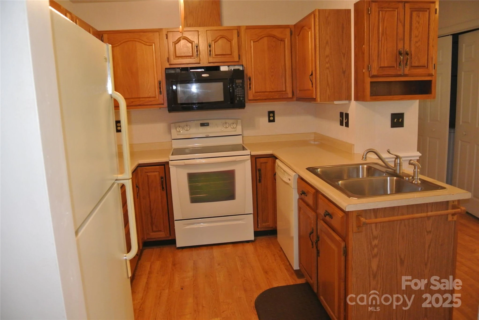 112 Holly Court - Photo 7