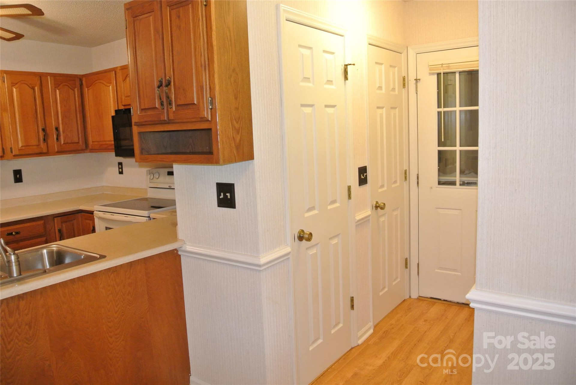 112 Holly Court - Photo 8