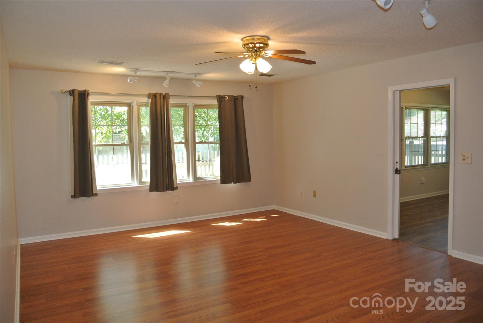 112 Holly Court - Photo 10