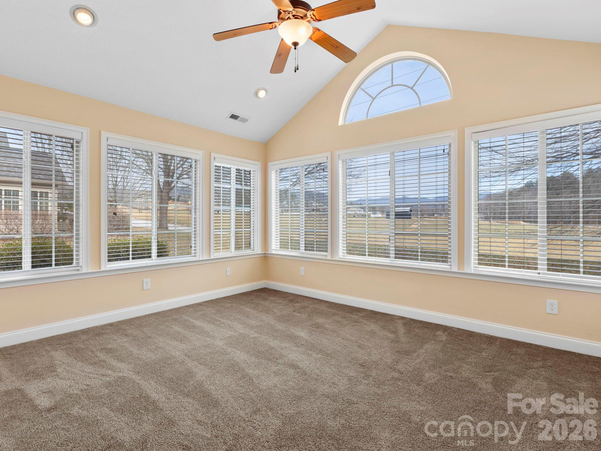 92 Mountain Meadow Circle - Photo 8