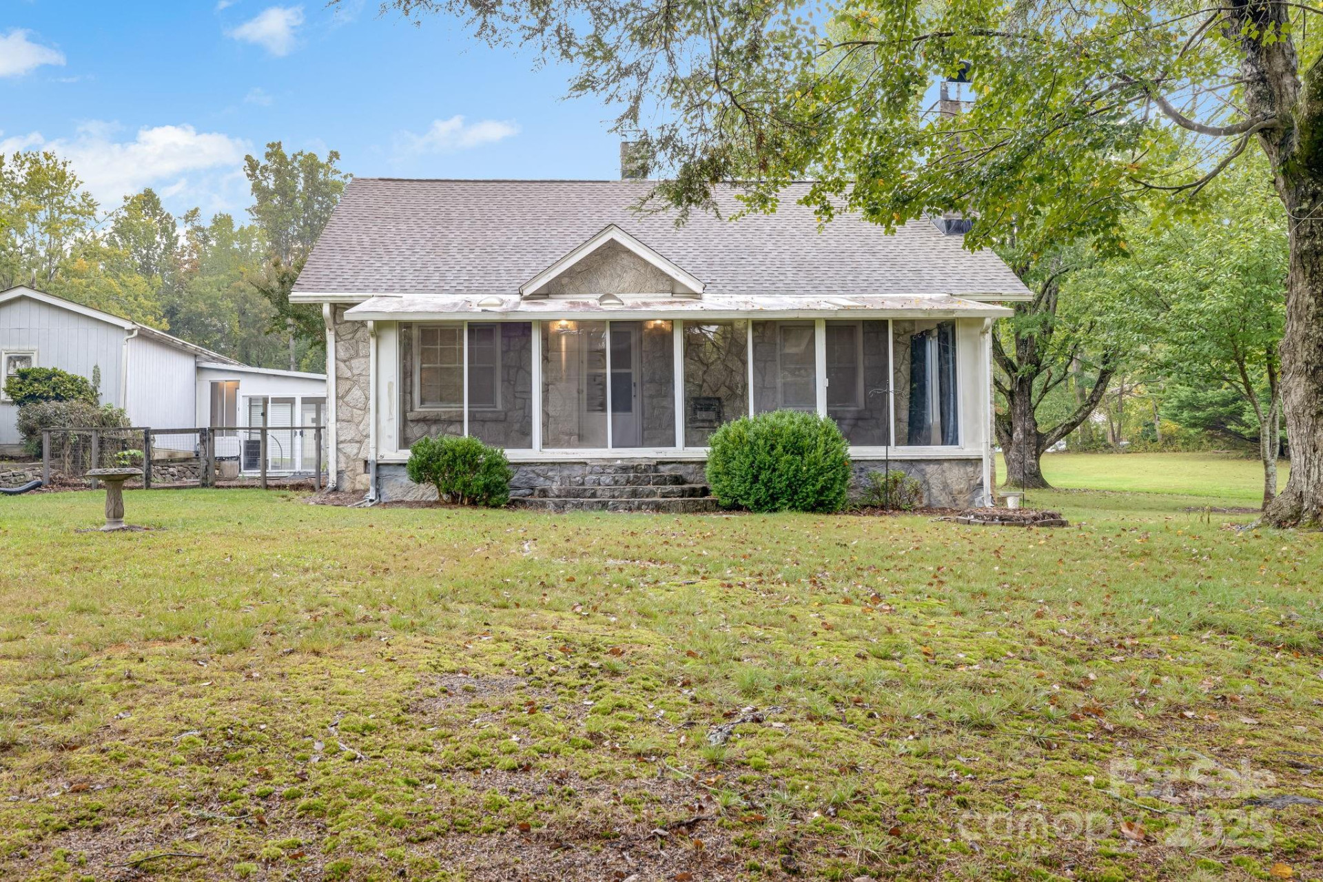 1819 Windsor Drive - Photo 2