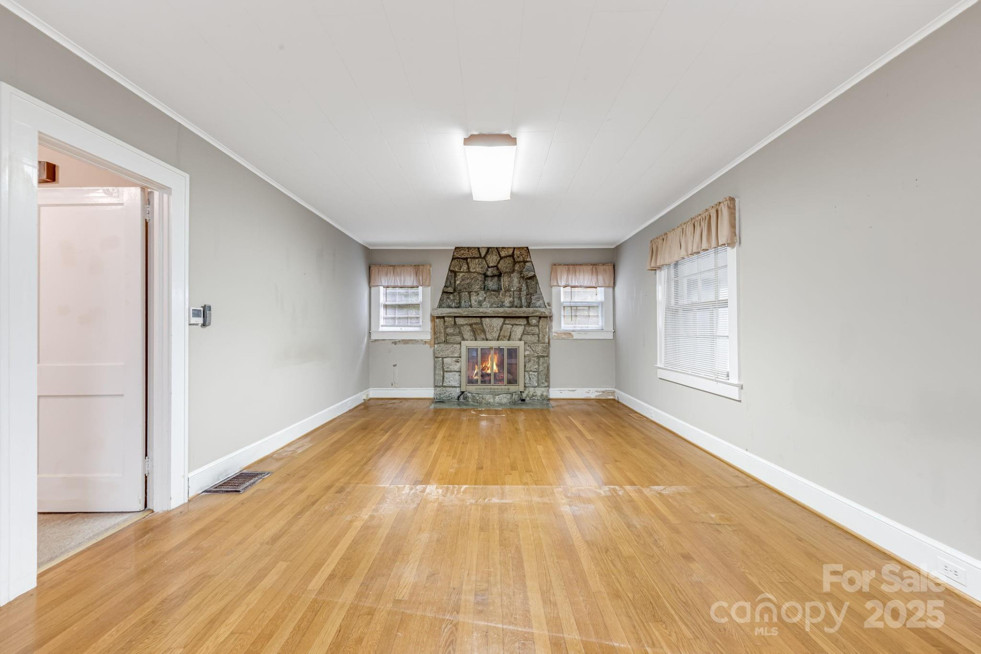 1819 Windsor Drive - Photo 3