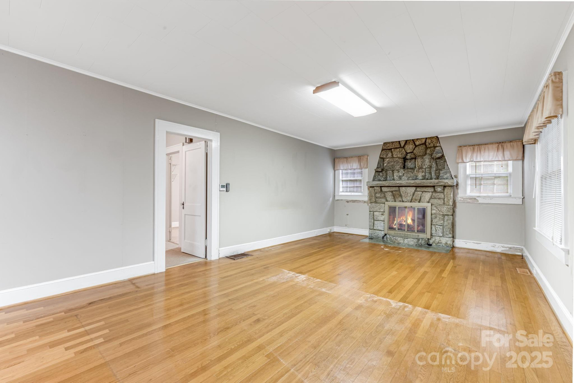 1819 Windsor Drive - Photo 4