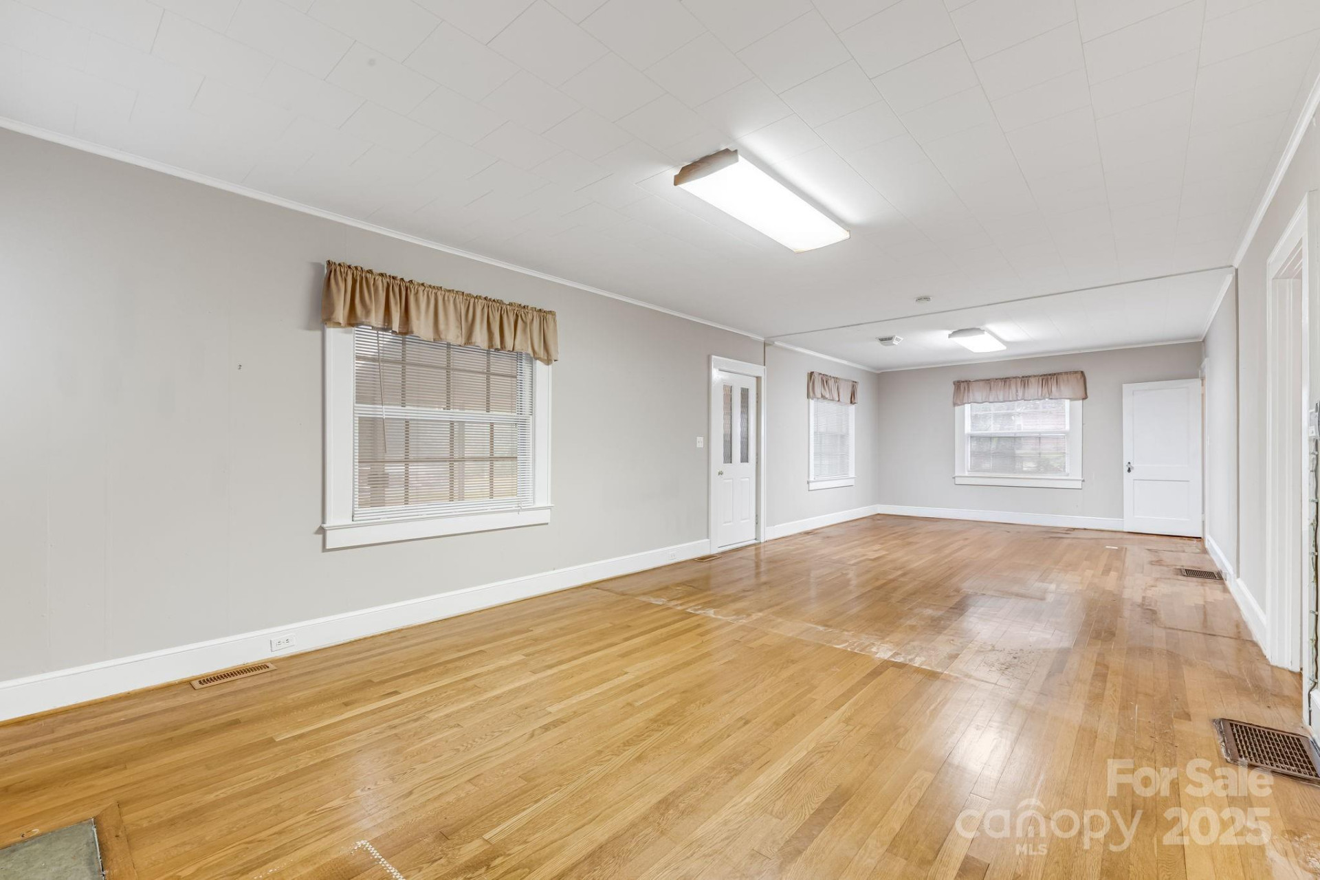 1819 Windsor Drive - Photo 5