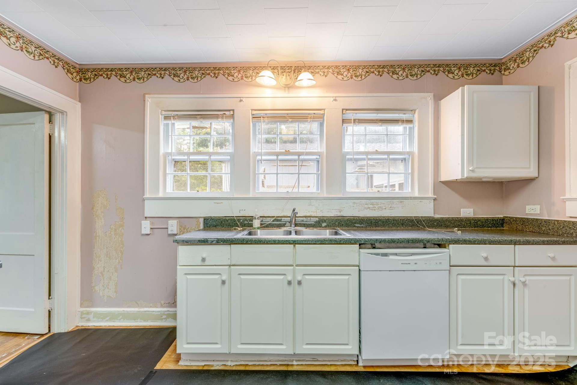 1819 Windsor Drive - Photo 8