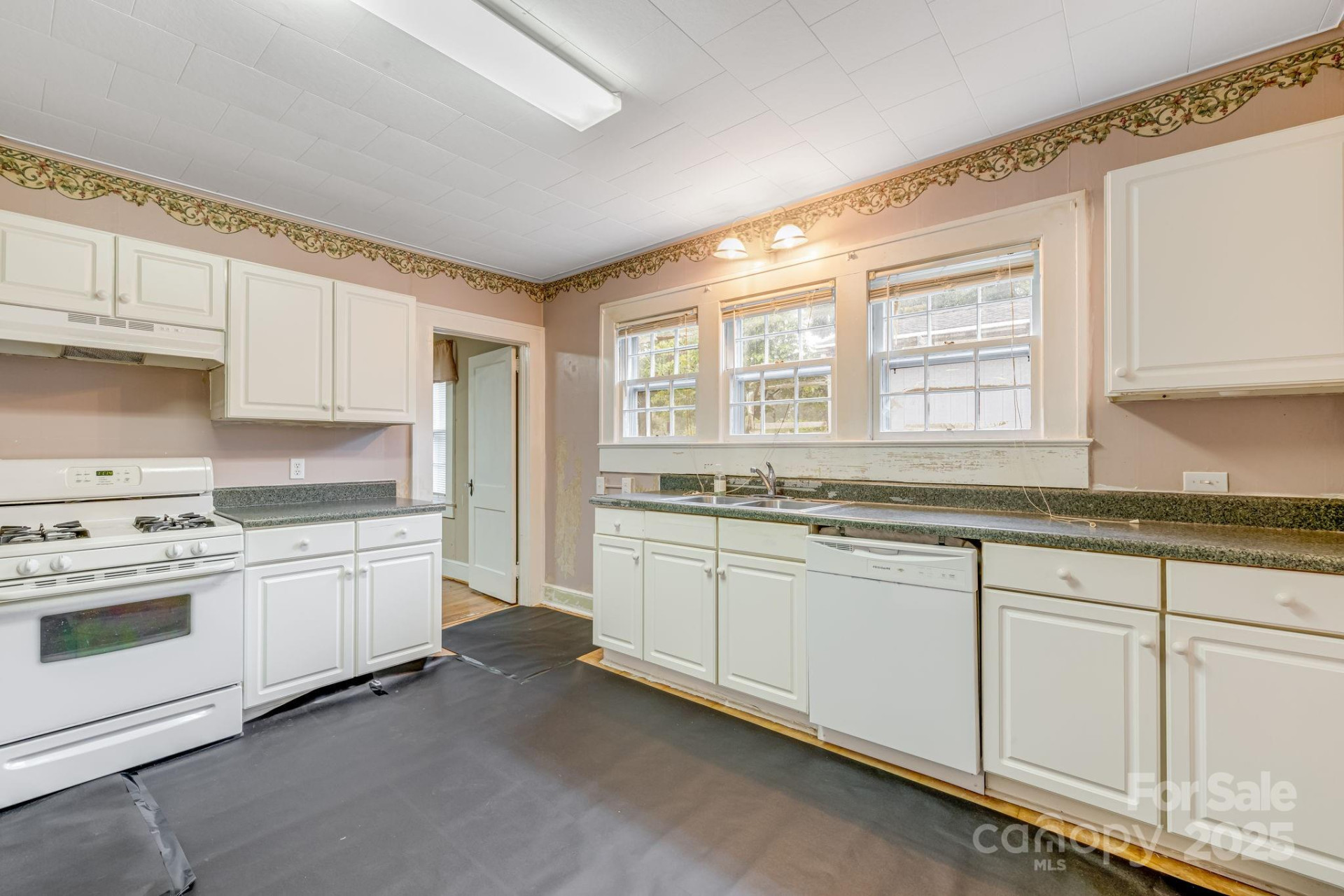 1819 Windsor Drive - Photo 9