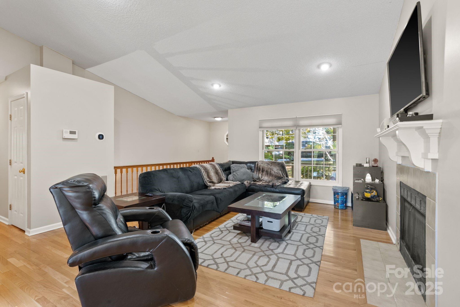28 Foxberry Drive - Photo 2