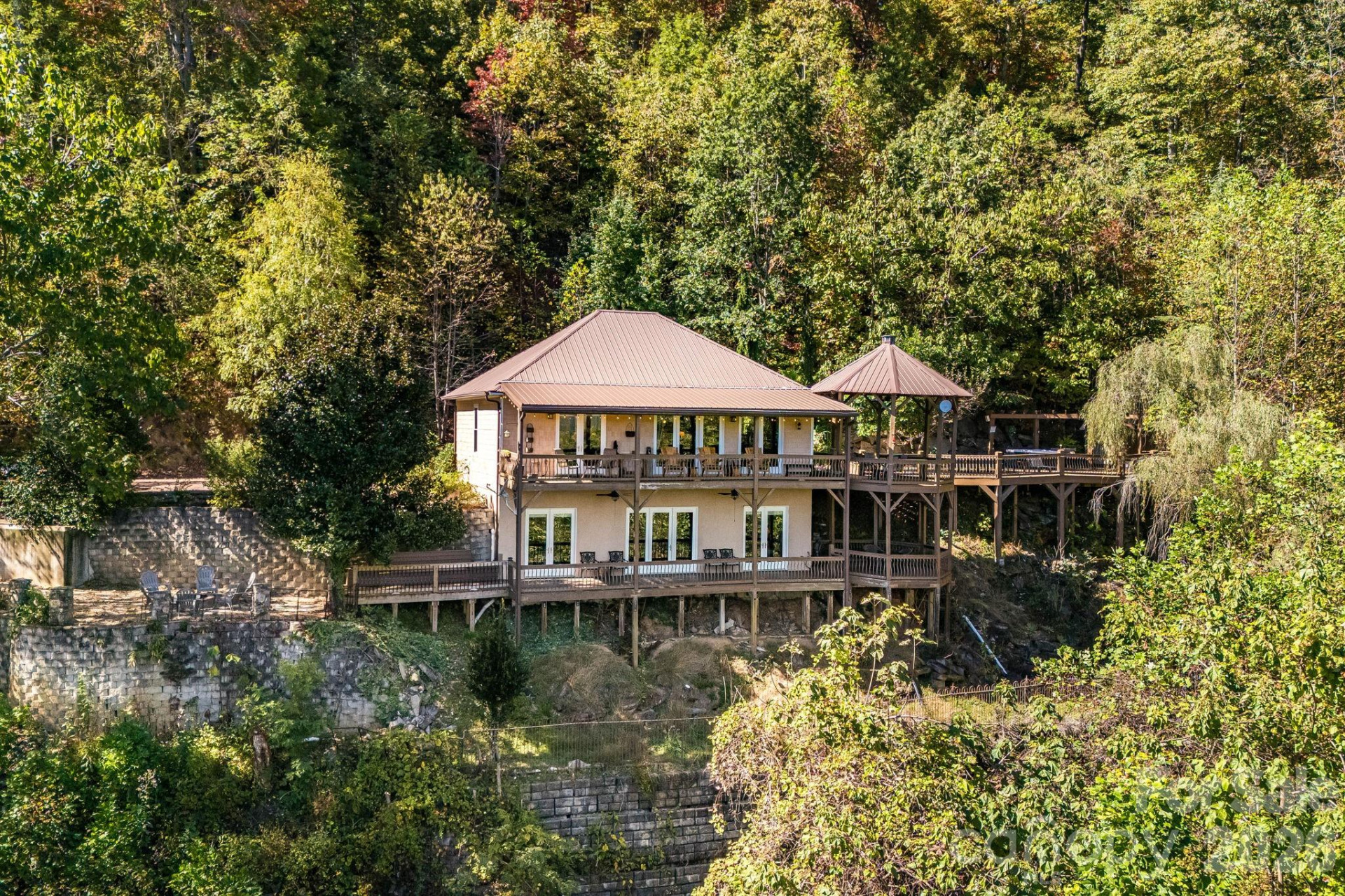 2076 Fontana Road - Photo 3