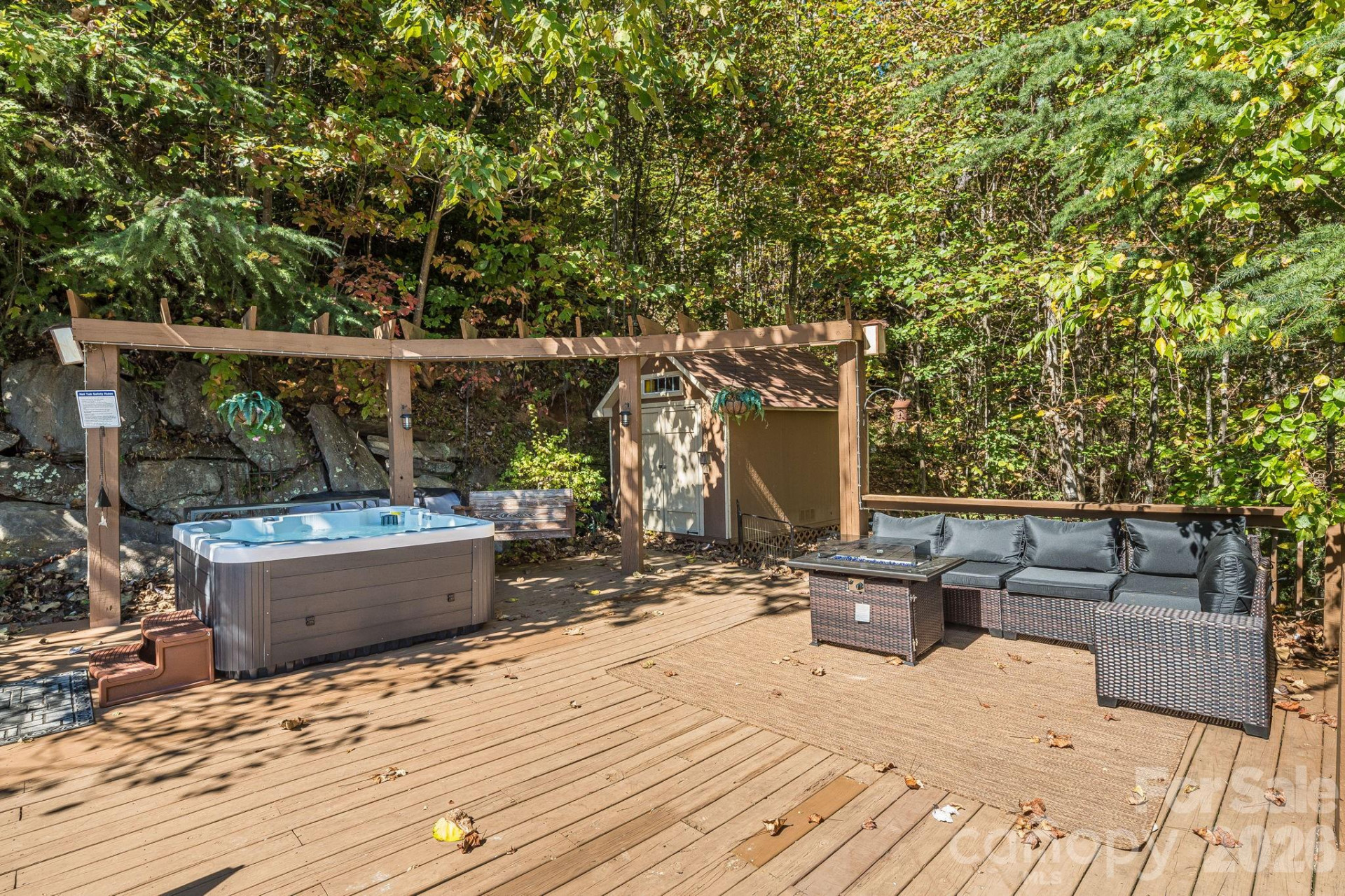 2076 Fontana Road - Photo 34