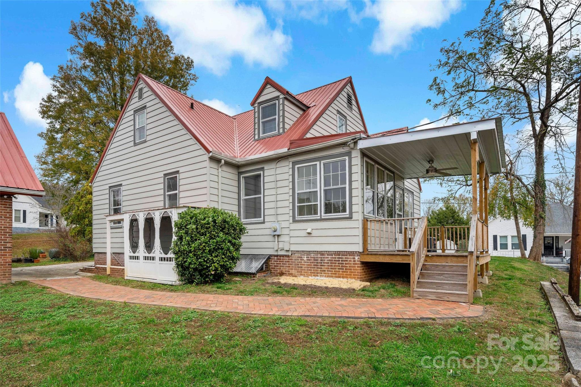 141 Madison Street - Photo 4