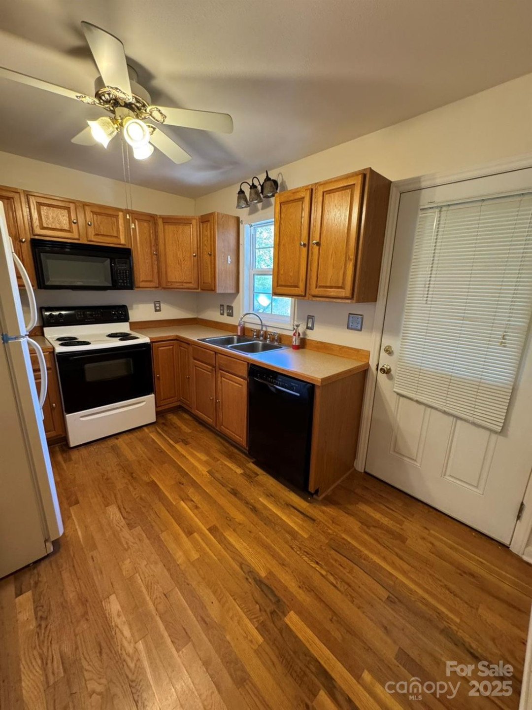 101 Whispering Pines Drive - Photo 11