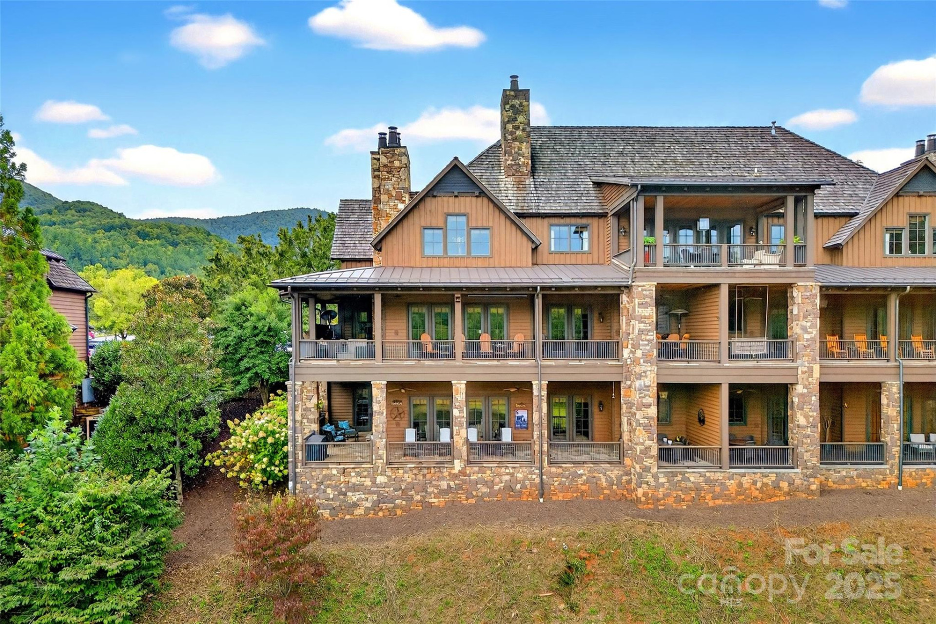 305 Clubhouse Lane #B102