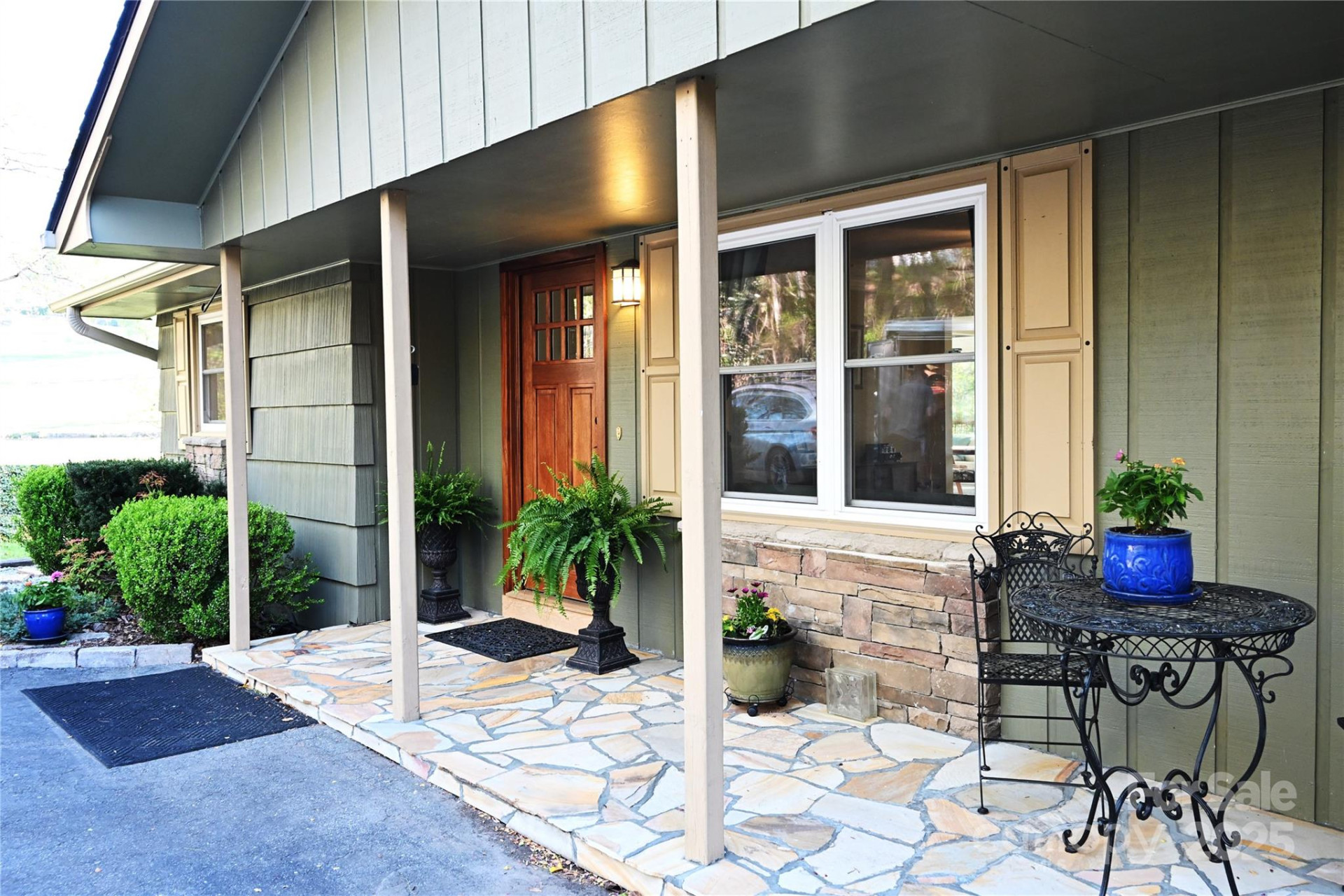 501 Fairway Drive - Photo 2