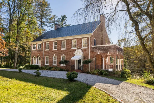 325 Vanderbilt Road