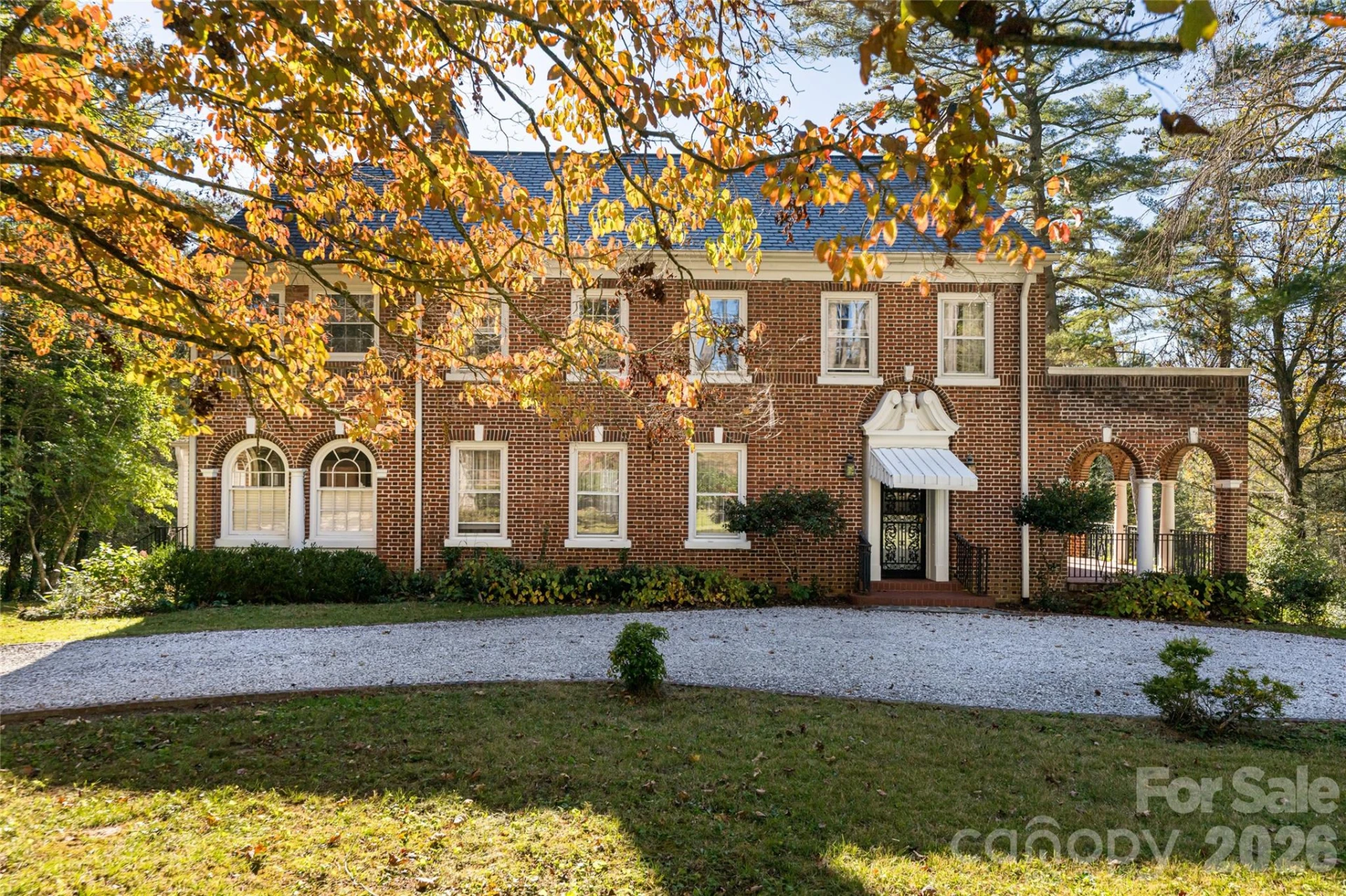 325 Vanderbilt Road - Photo 2