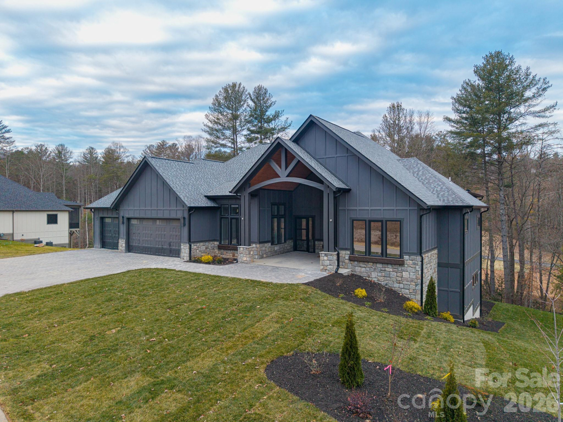 132 Sunridge Avenue - Photo 2