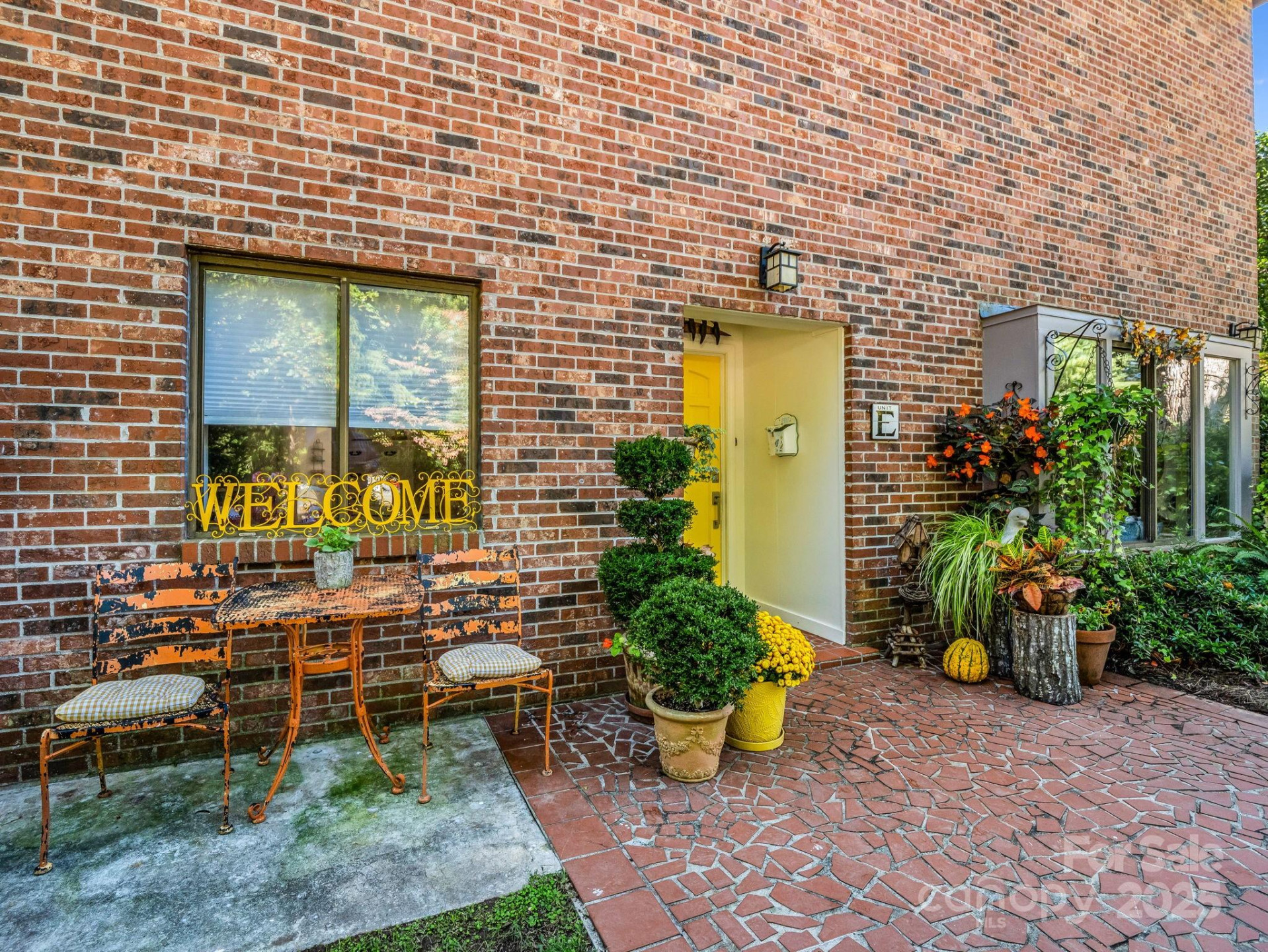 305 Grady Avenue - Photo 3