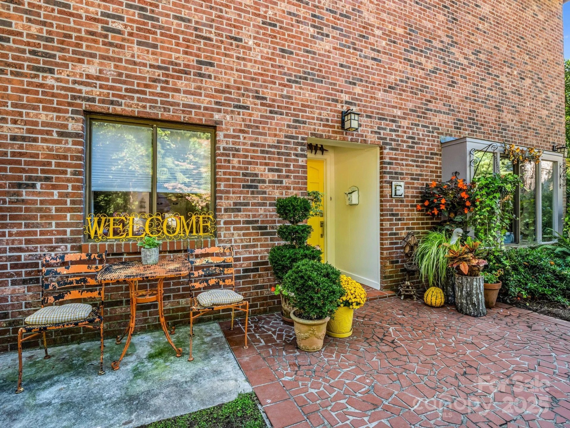 305 Grady Avenue - Photo 3