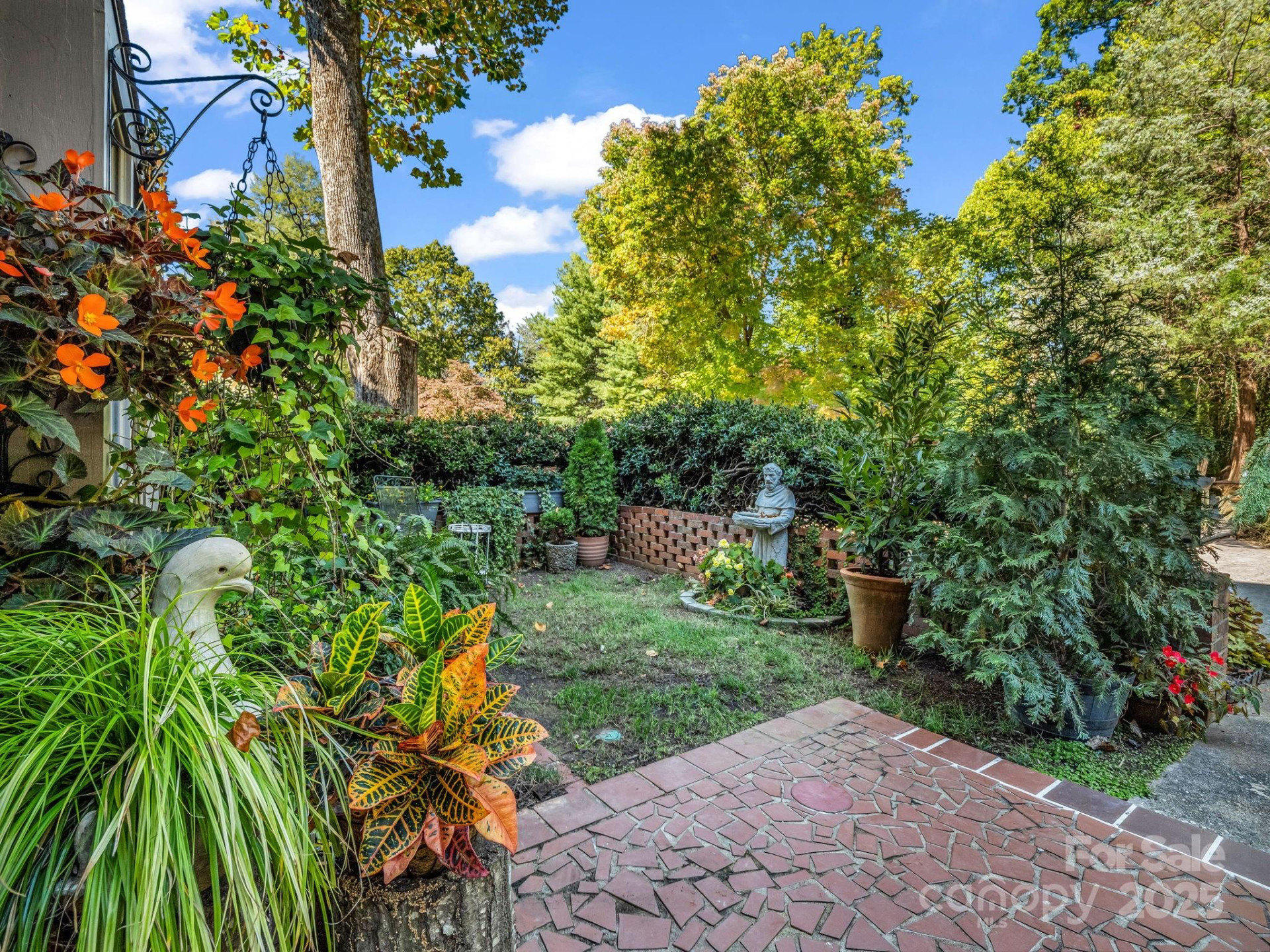 305 Grady Avenue - Photo 5