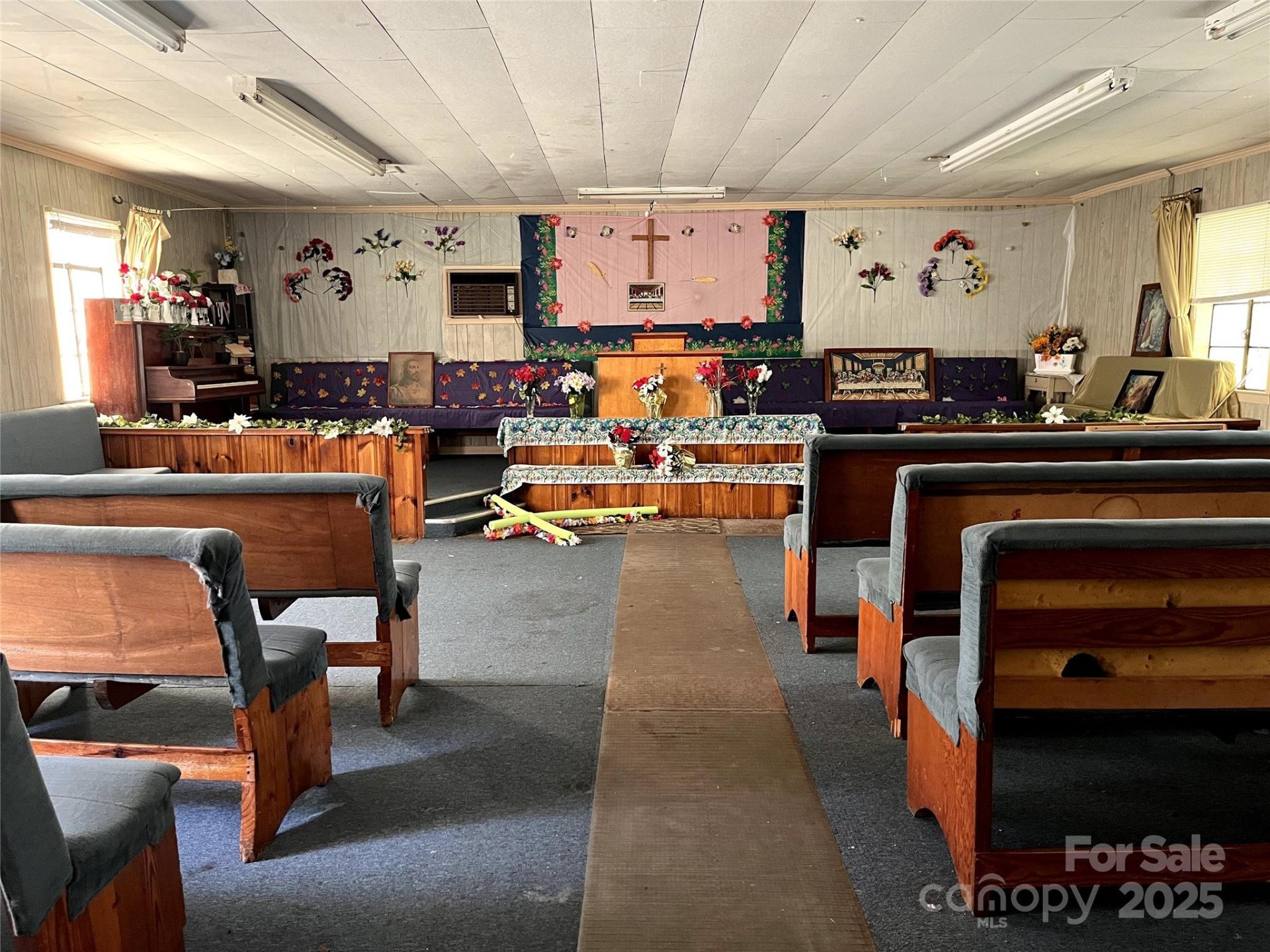 576 Deaverview Road - Photo 2