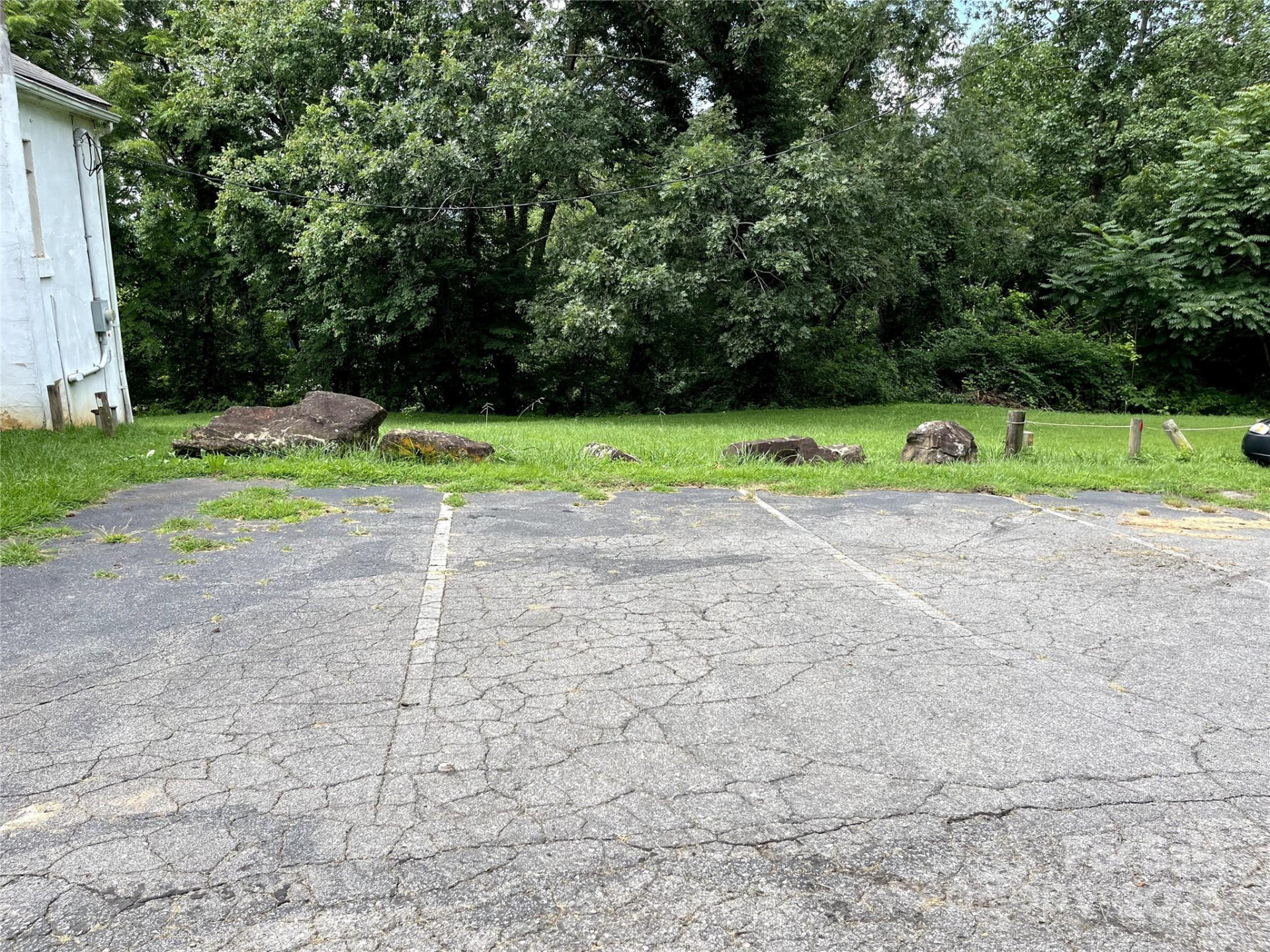 576 Deaverview Road - Photo 4