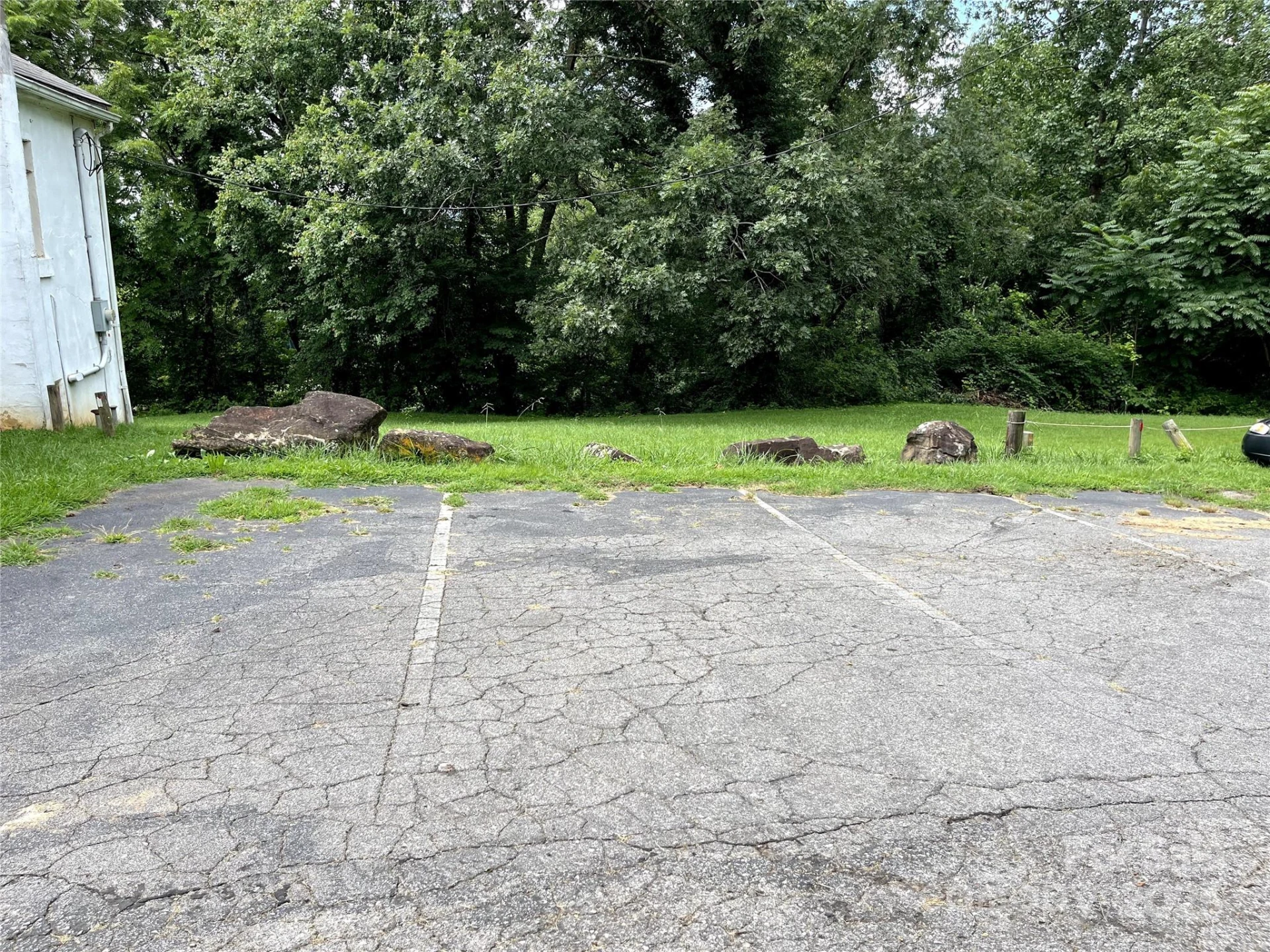 576 Deaverview Road - Photo 4