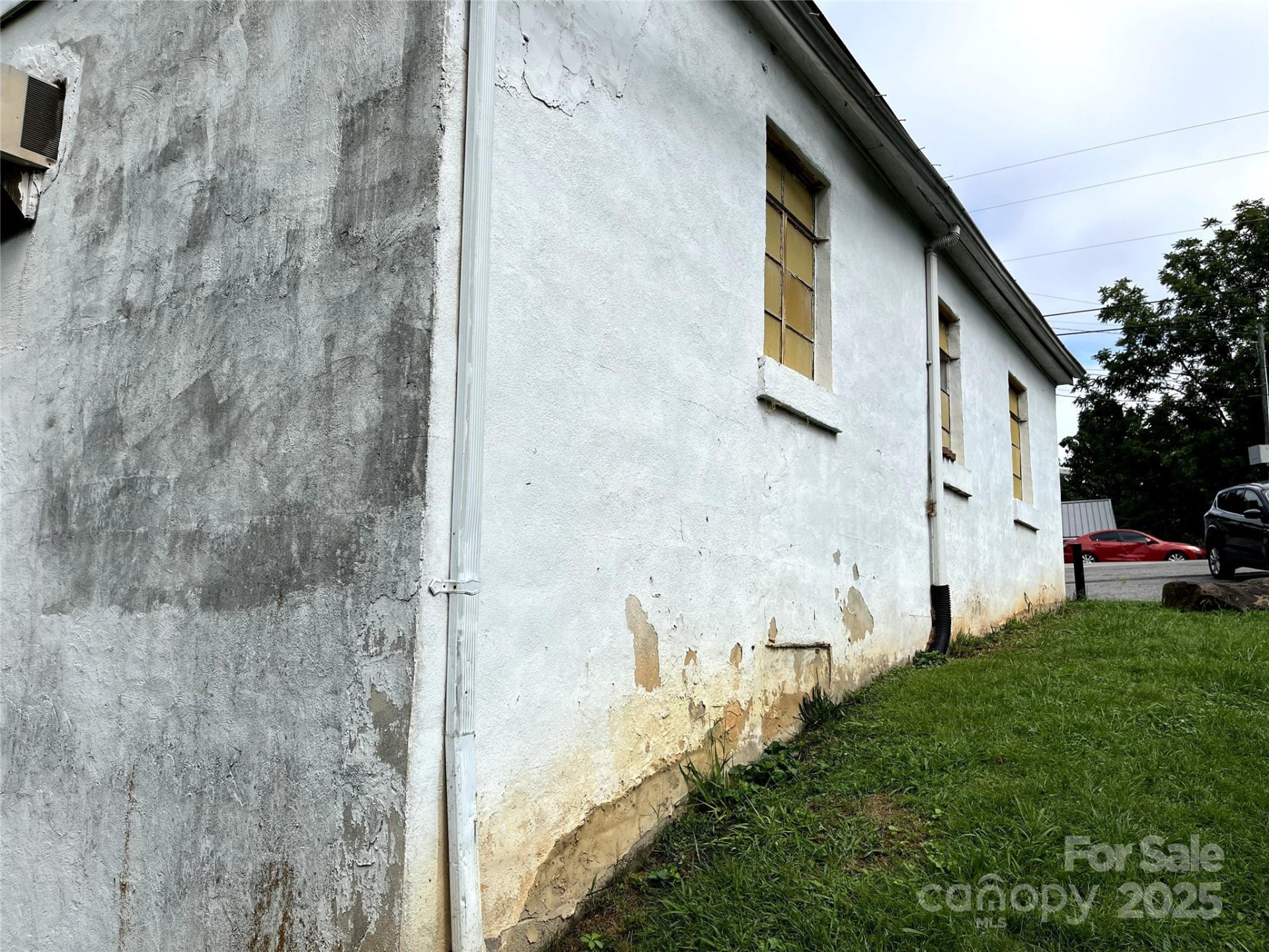 576 Deaverview Road - Photo 6