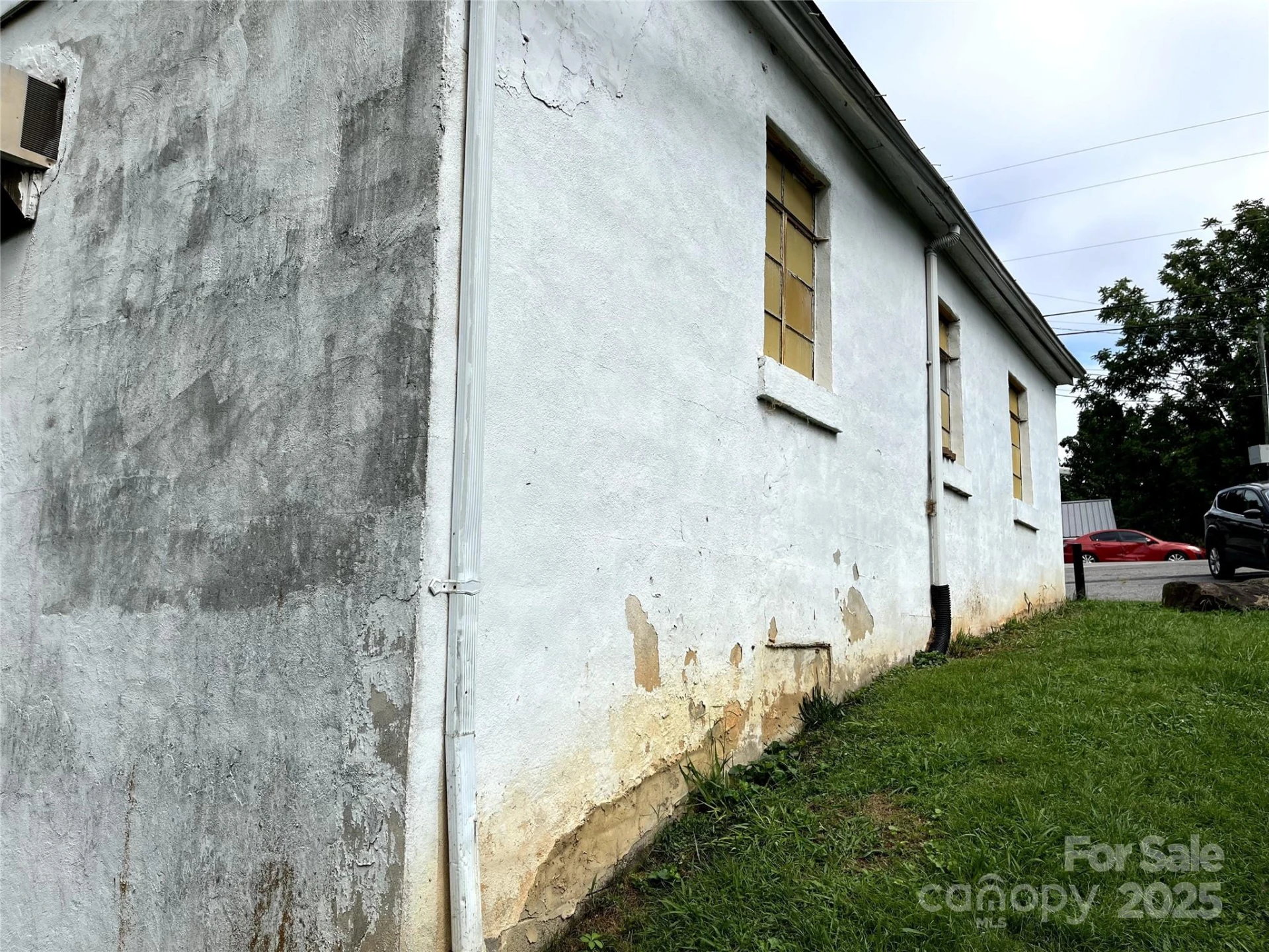 576 Deaverview Road - Photo 6