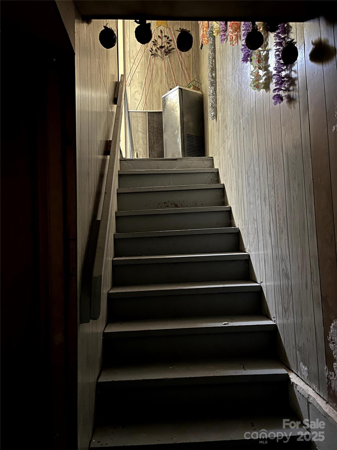 576 Deaverview Road - Photo 8