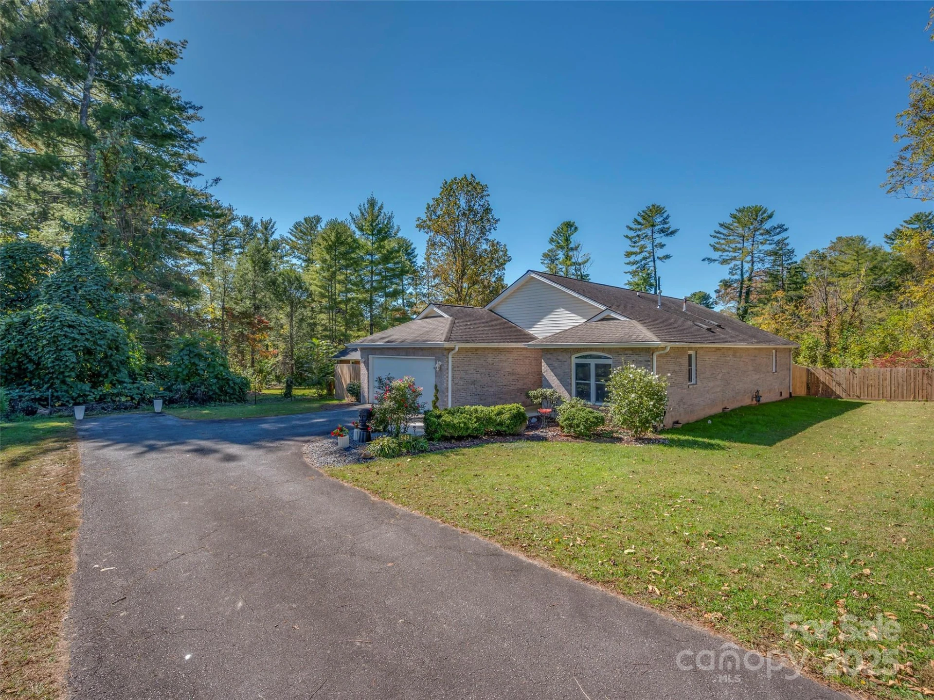 949 Kanuga Road - Photo 2
