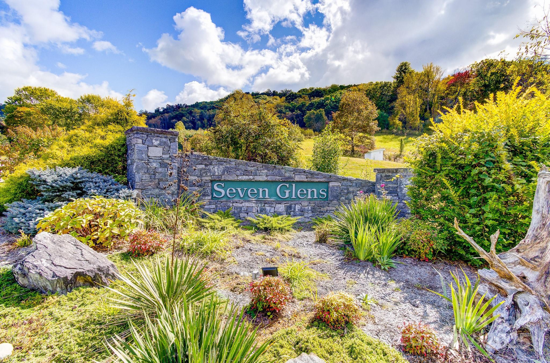 443 Glen Valley Drive - Photo 2