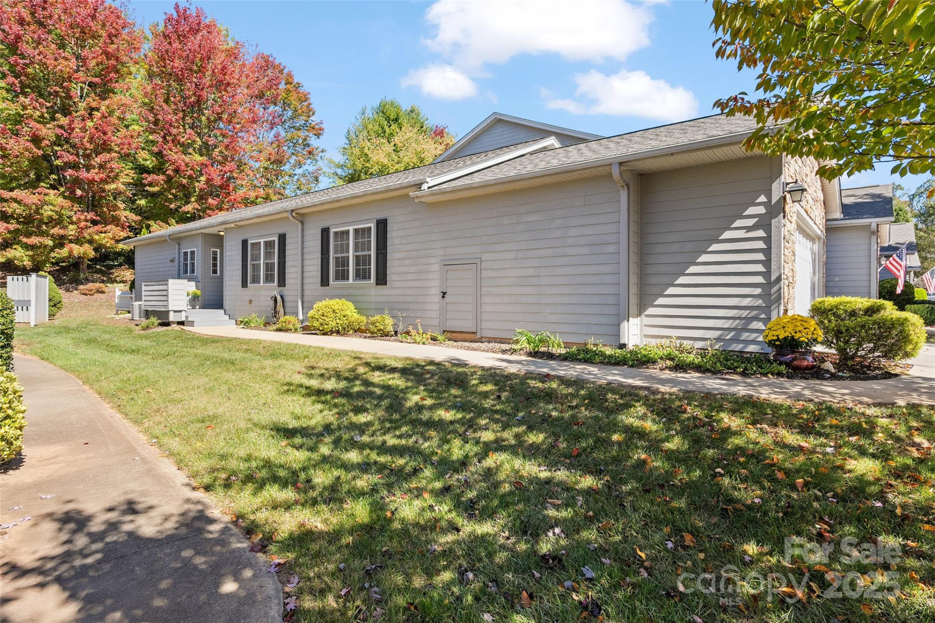 23 Holiday Drive - Photo 3