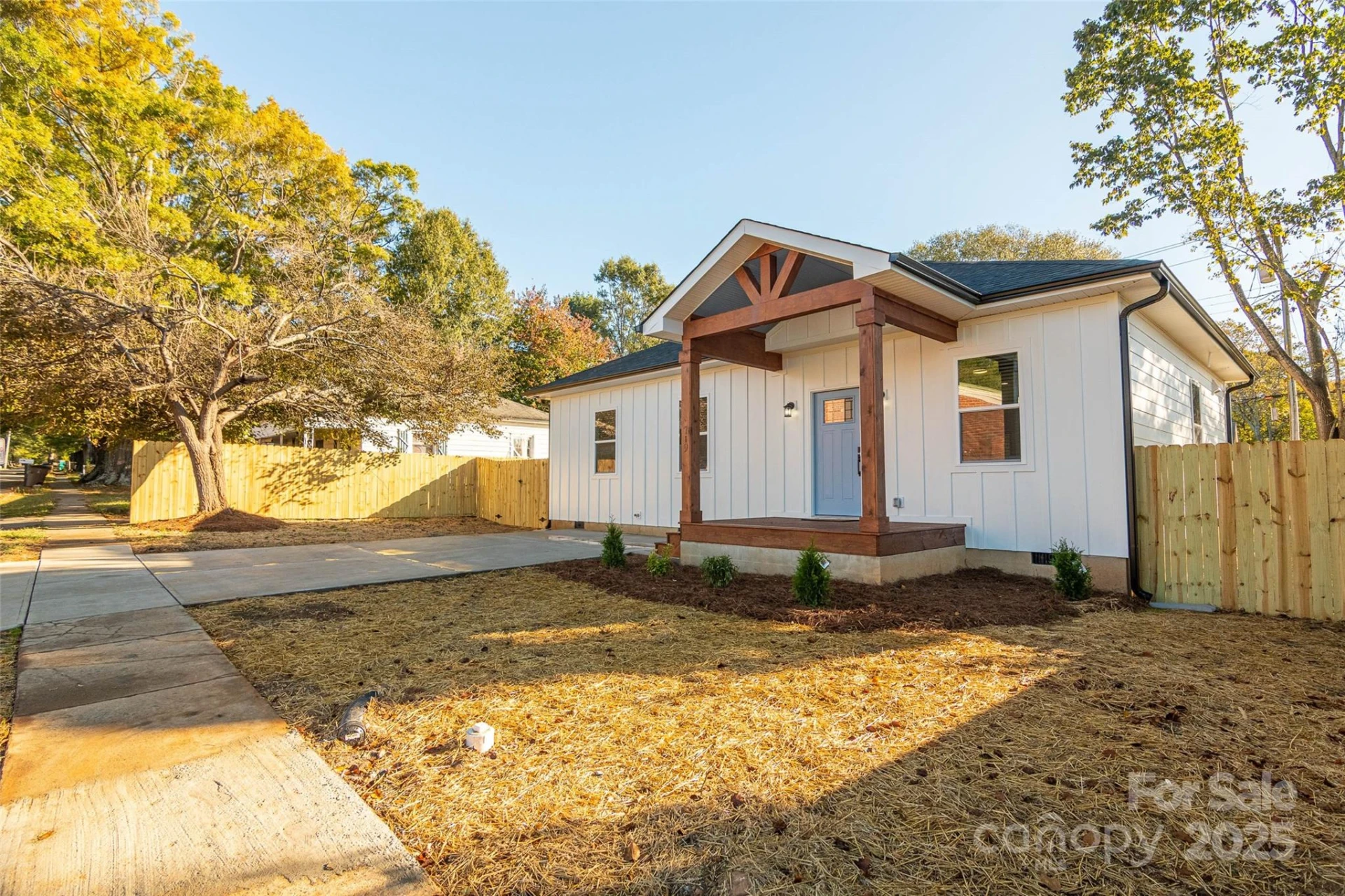 719 Smith Street - Photo 3