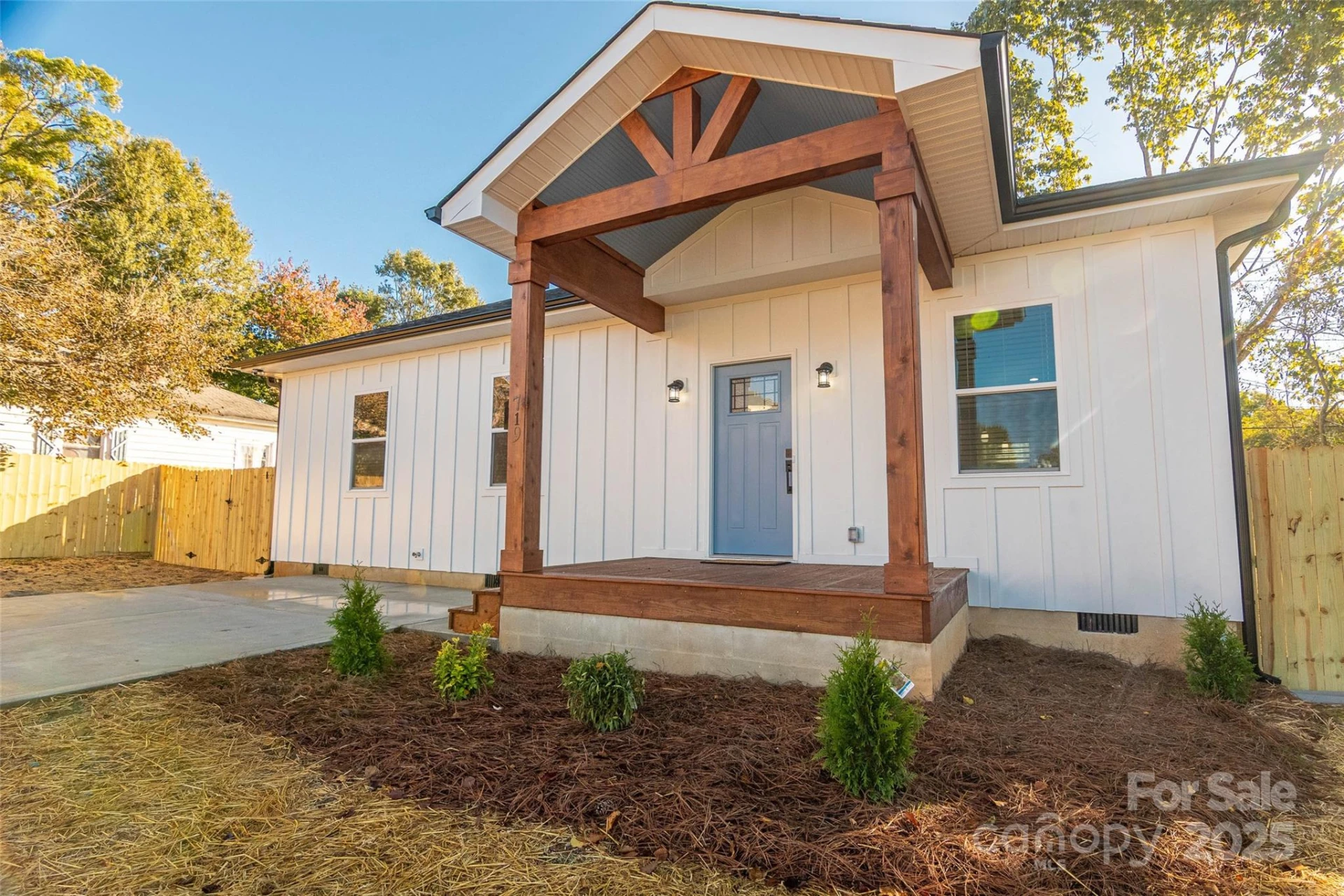 719 Smith Street - Photo 4
