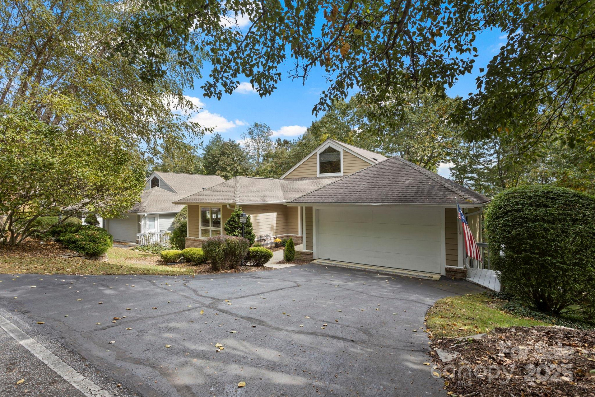 320 Dawnbrook Drive - Photo 2