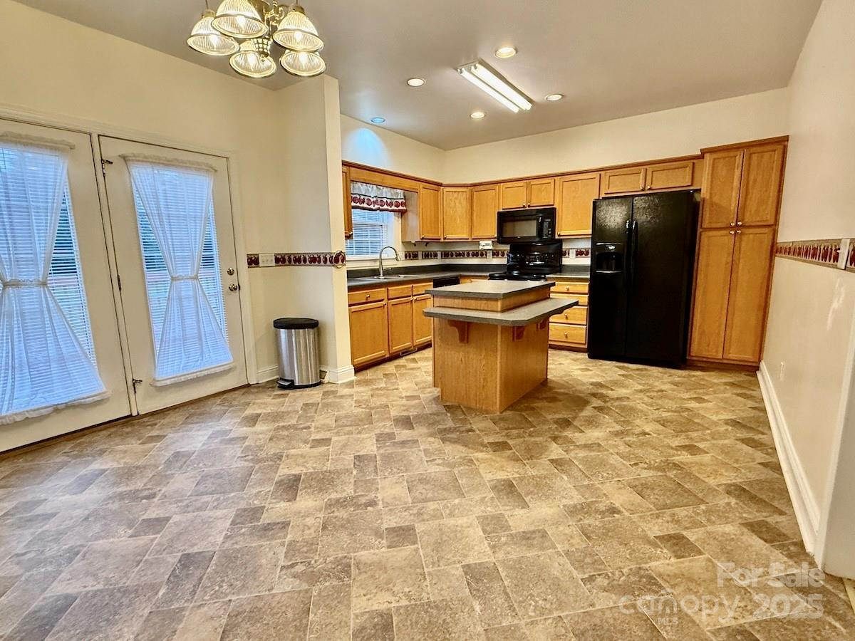 1054 Sandy Springs Road - Photo 7