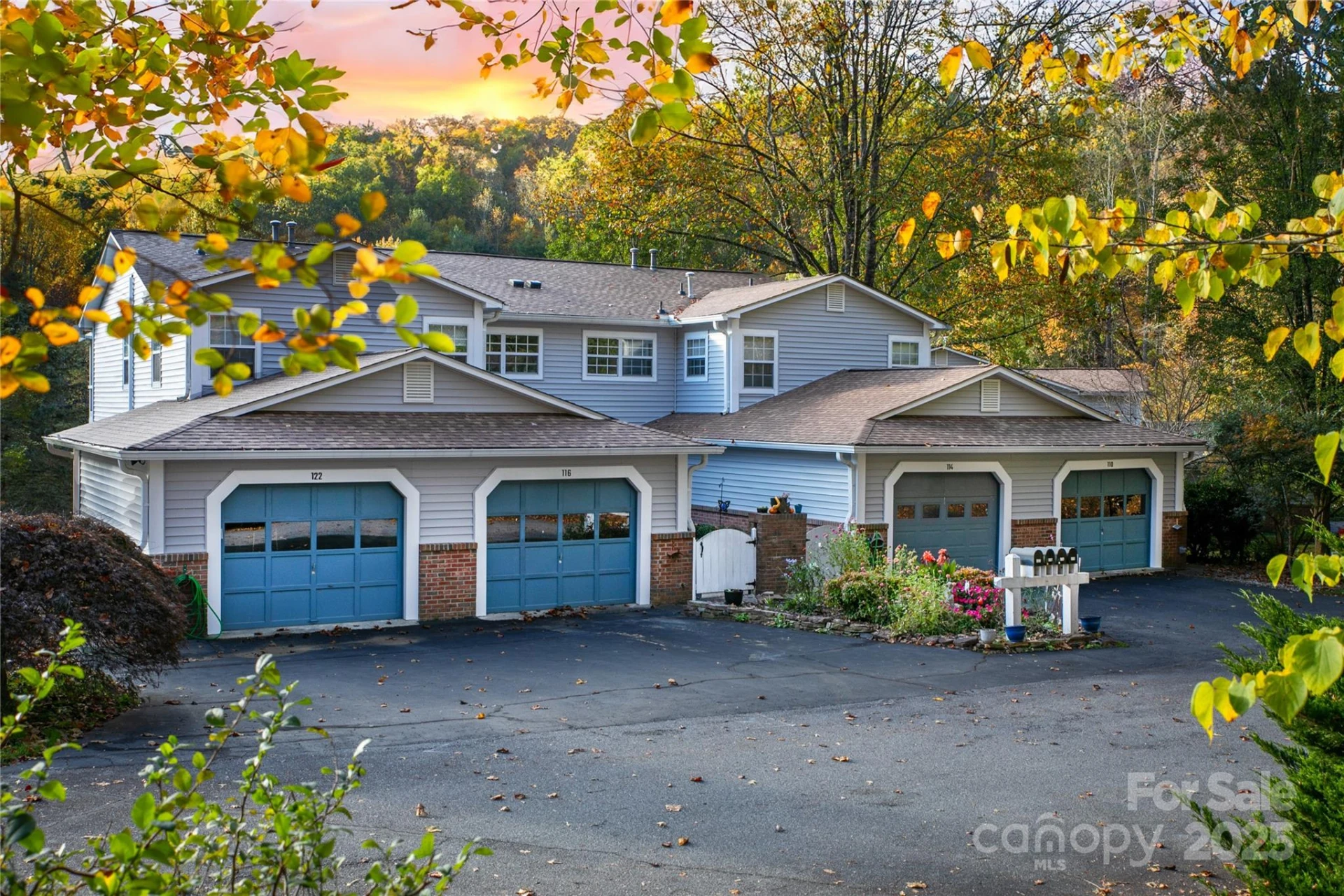110 Lakeview Court