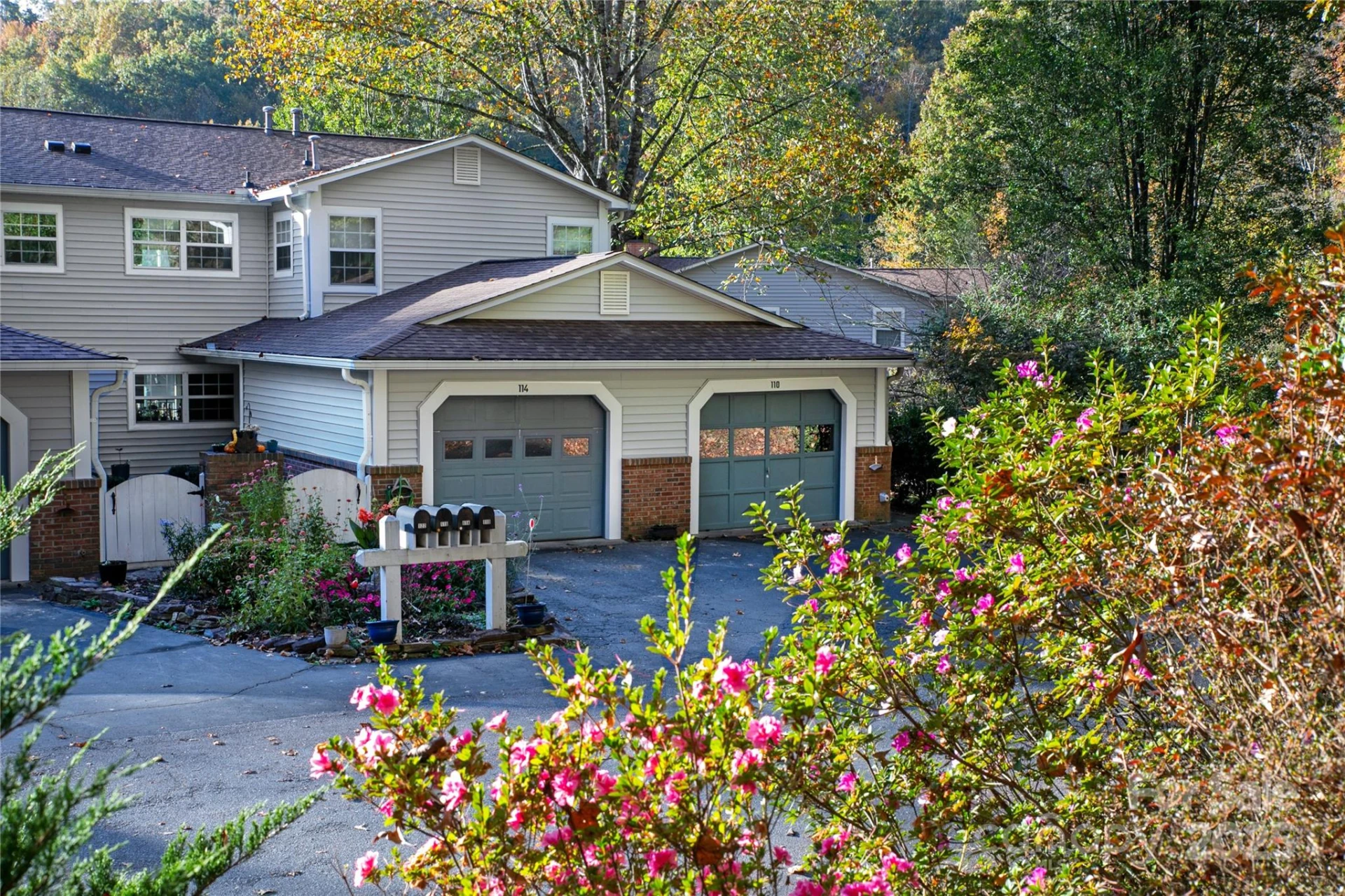 110 Lakeview Court - Photo 2